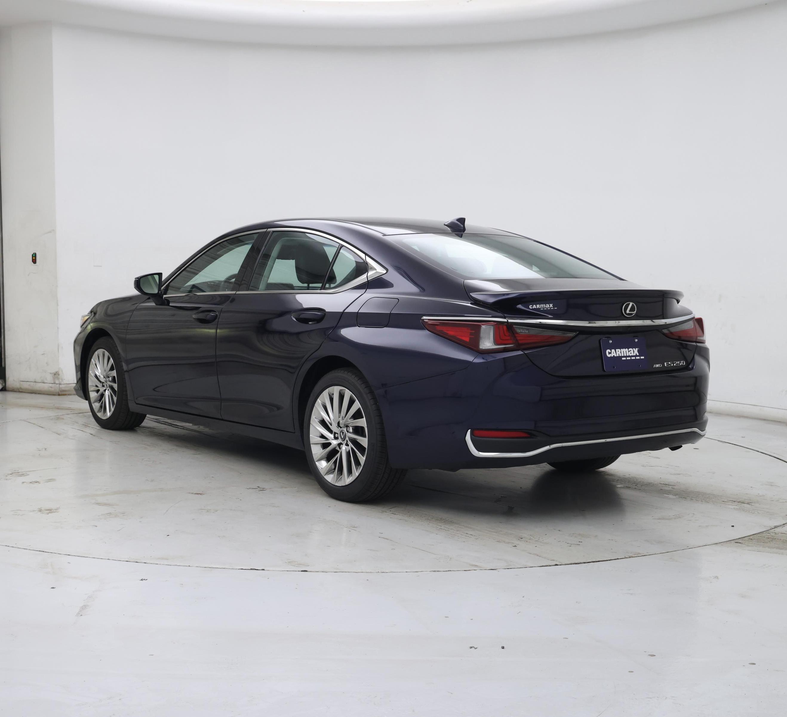 Thumbnail: 2021 Lexus ES - 2