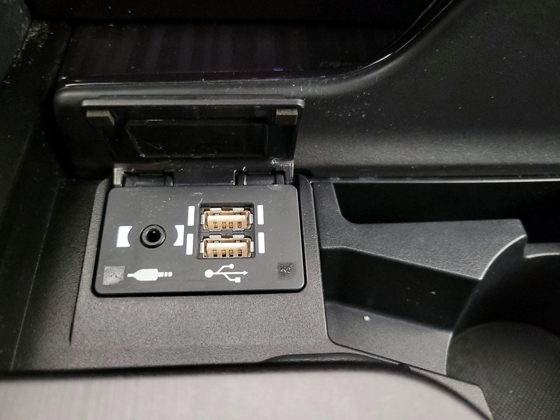 Thumbnail: 2021 Lexus ES - 19