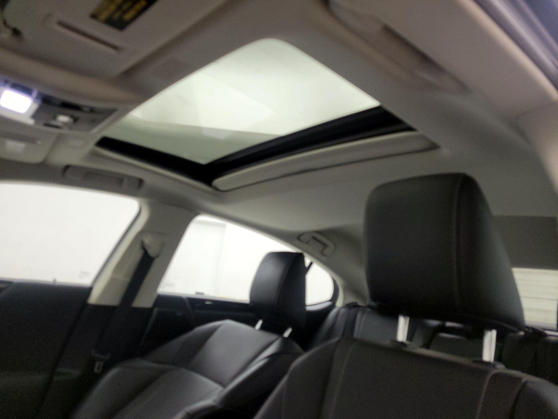 Thumbnail: 2021 Lexus ES - 20