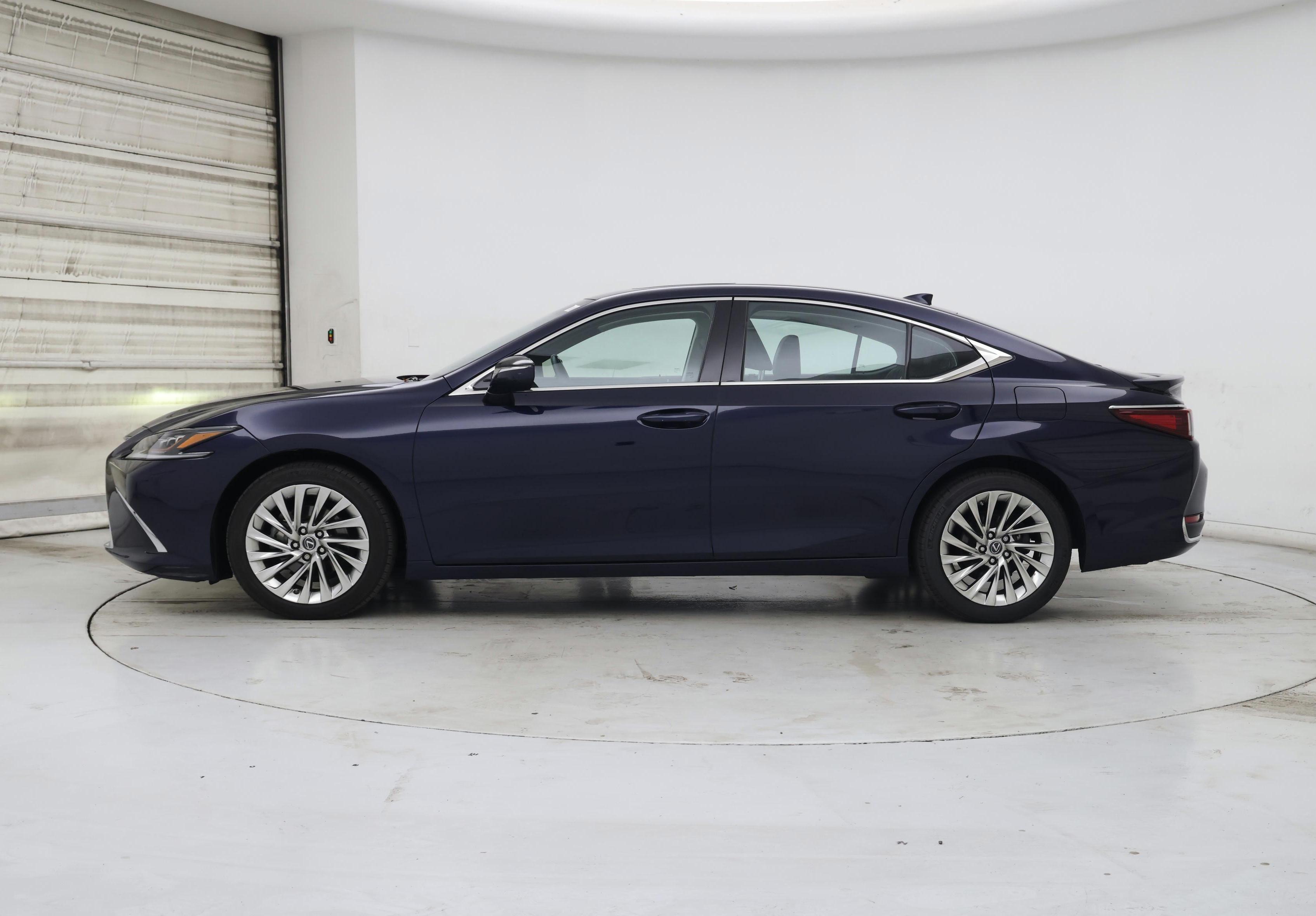 Thumbnail: 2021 Lexus ES - 3