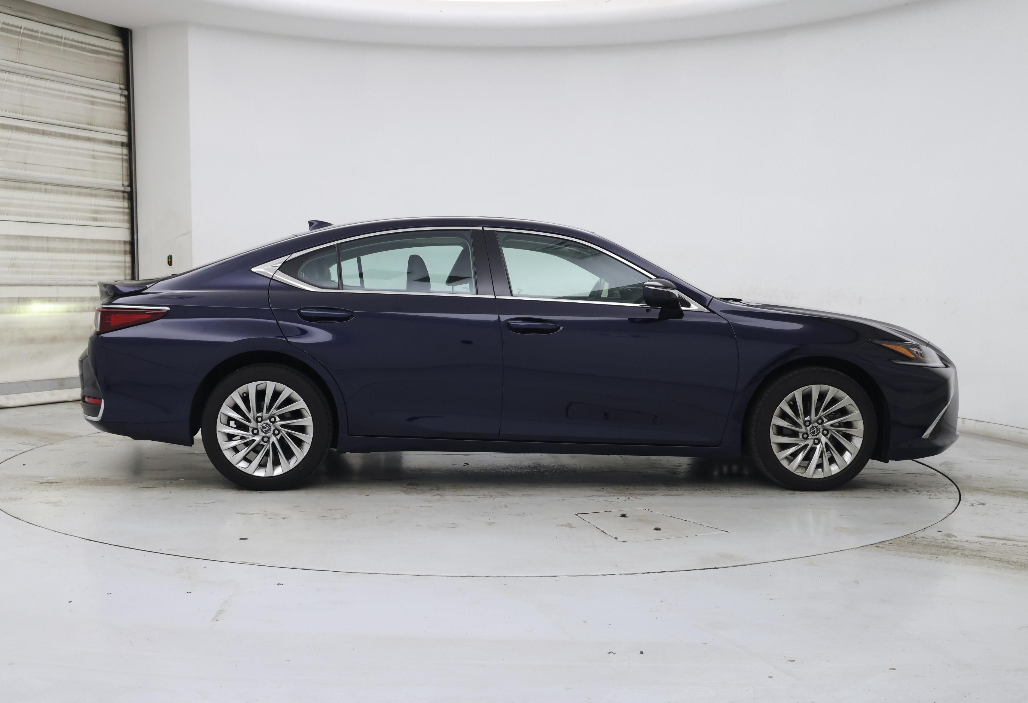 Thumbnail: 2021 Lexus ES - 7