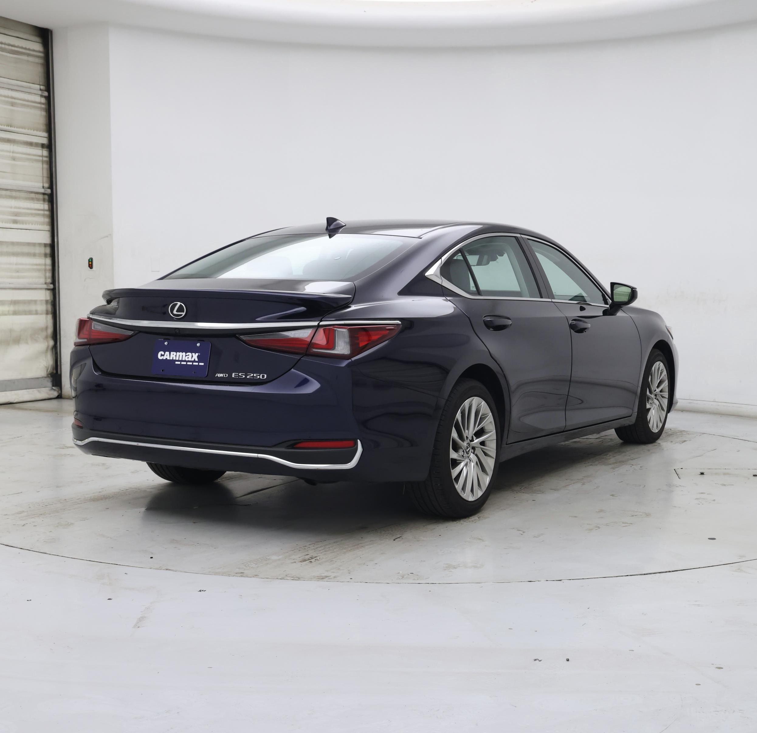 Thumbnail: 2021 Lexus ES - 8
