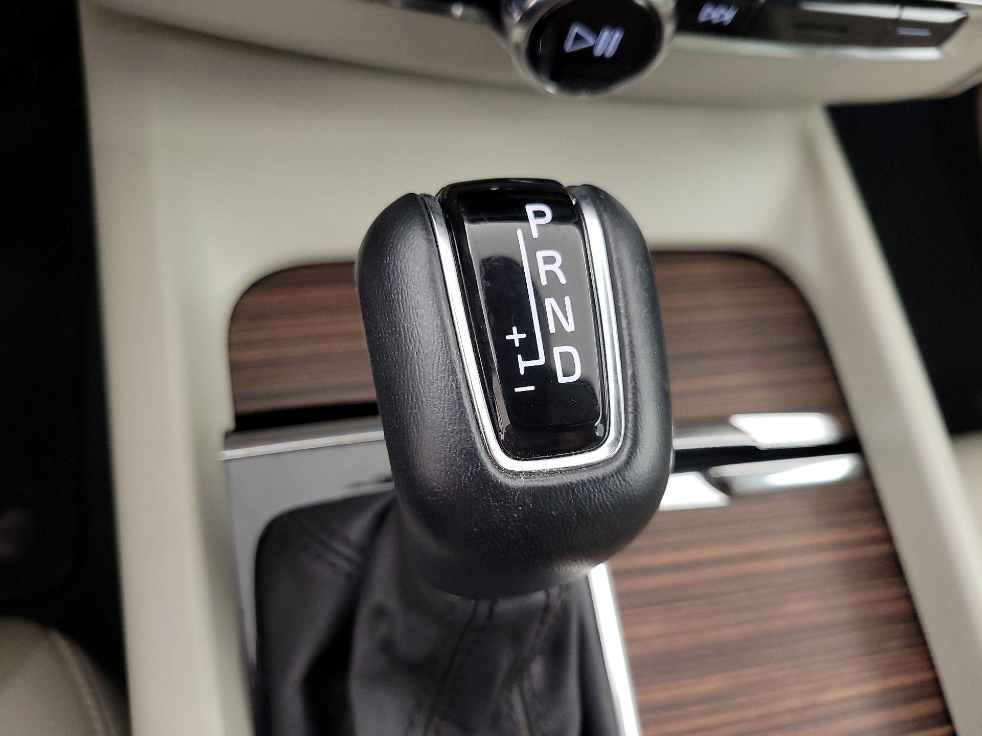 Thumbnail: 2021 Volvo XC60 - 17