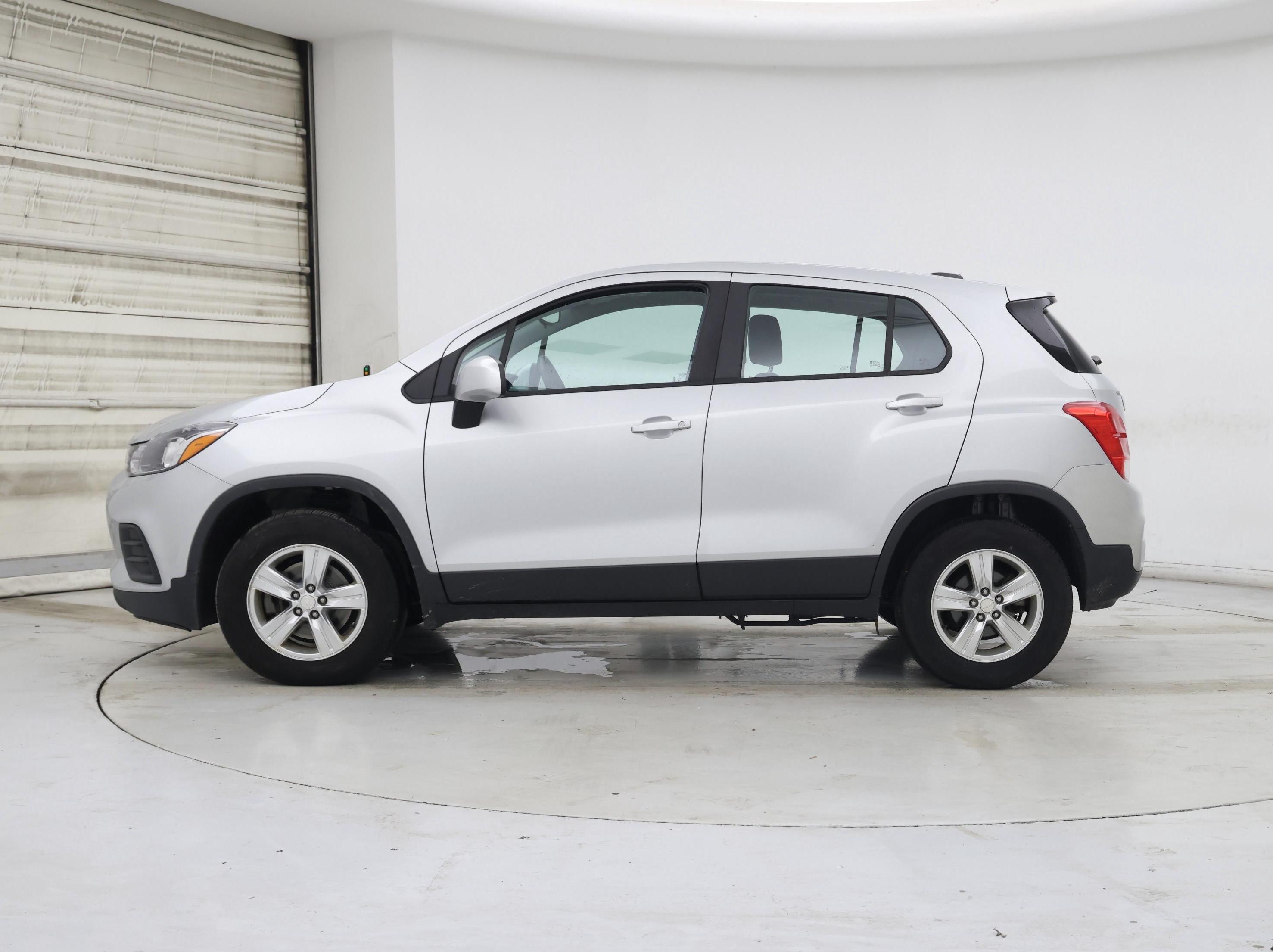 Thumbnail: 2018 Chevrolet Trax - 3