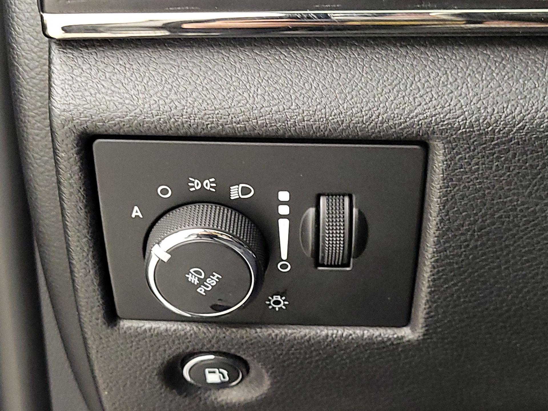 Thumbnail: 2020 Jeep Grand Cherokee - 13