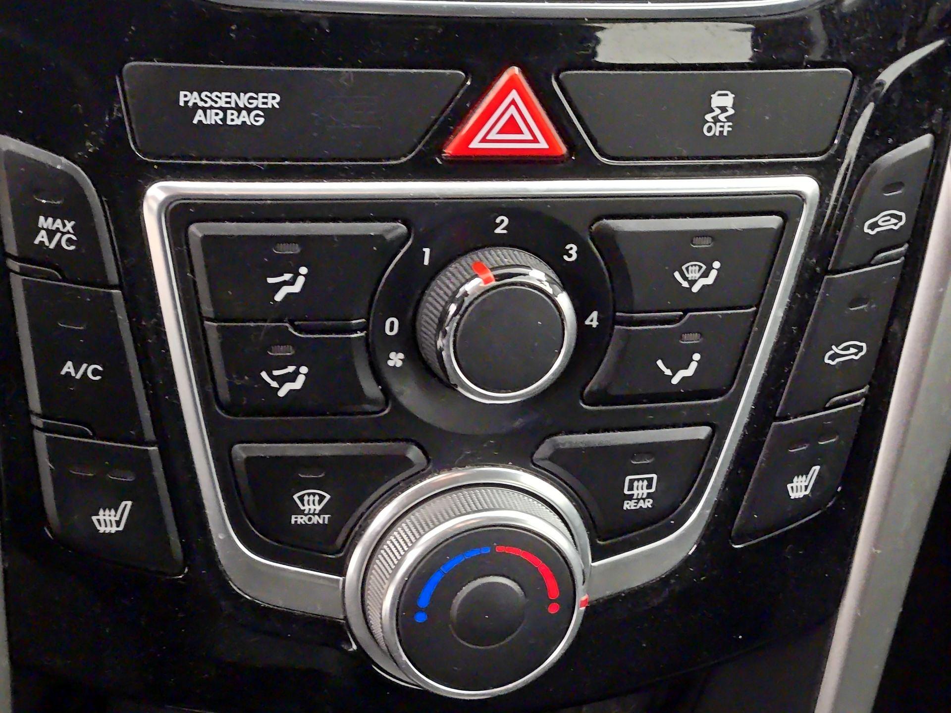 Thumbnail: 2016 Hyundai Elantra - 15