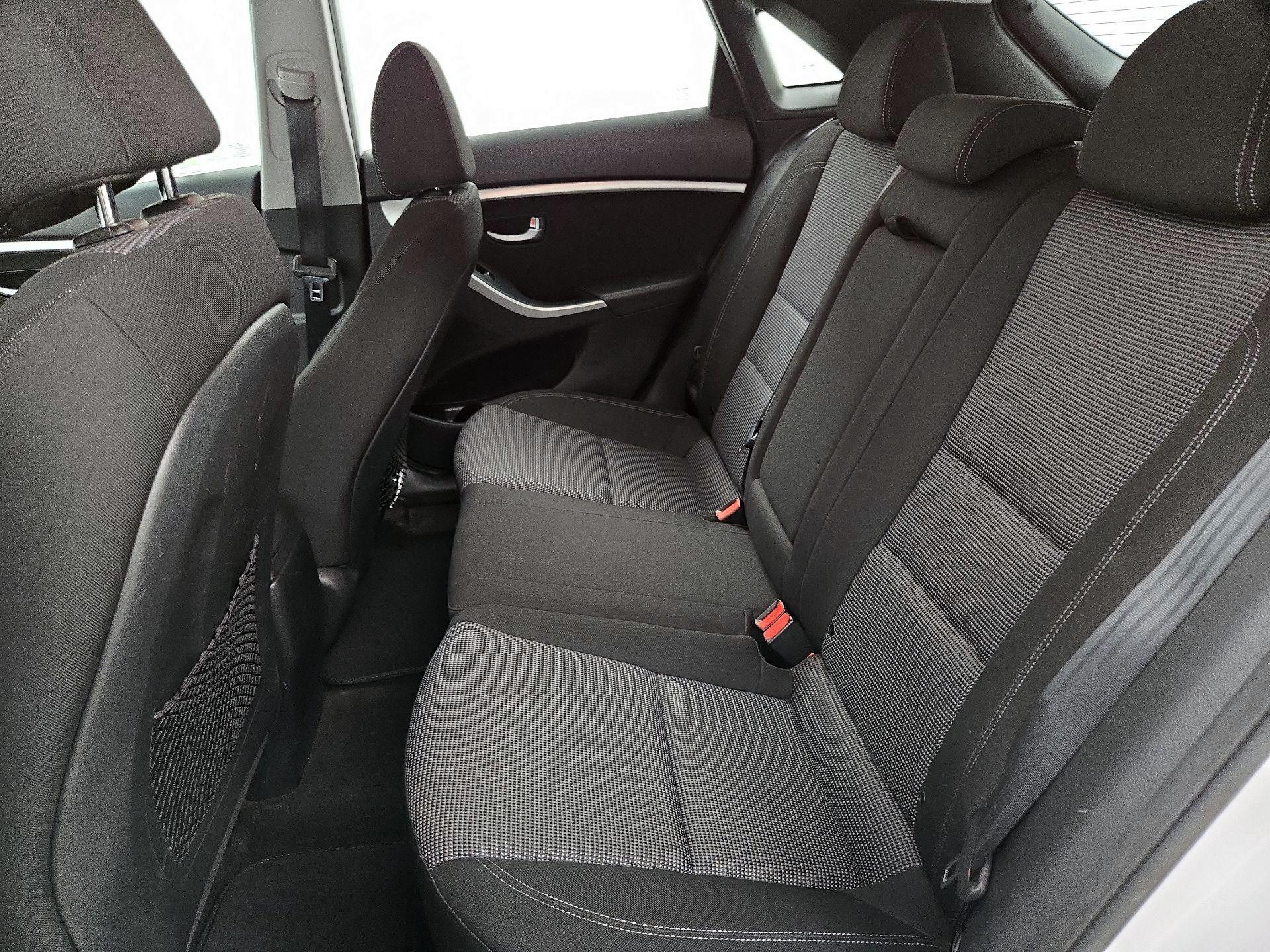 Thumbnail: 2016 Hyundai Elantra - 18