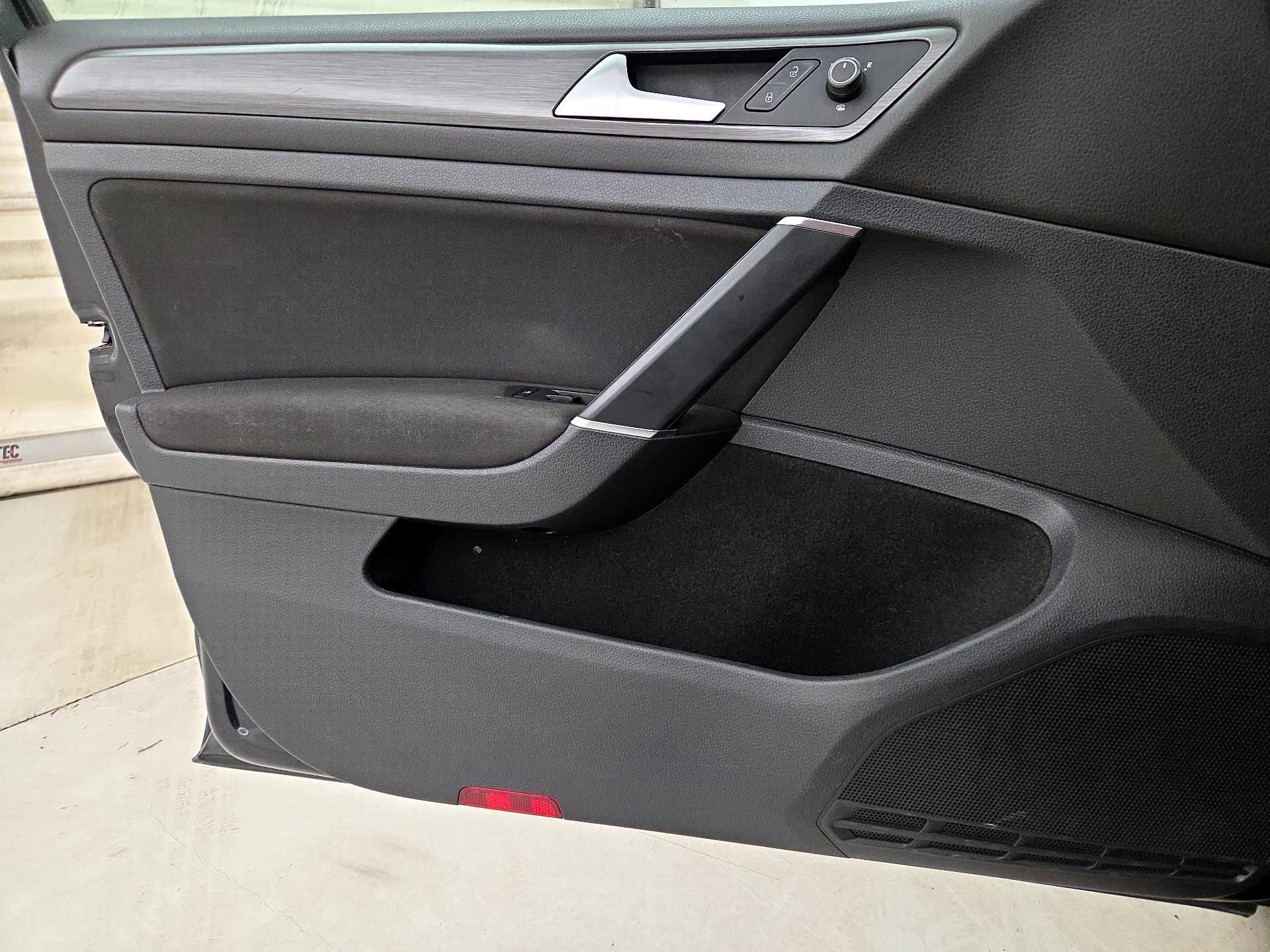 Thumbnail: 2019 Volkswagen Golf - 12