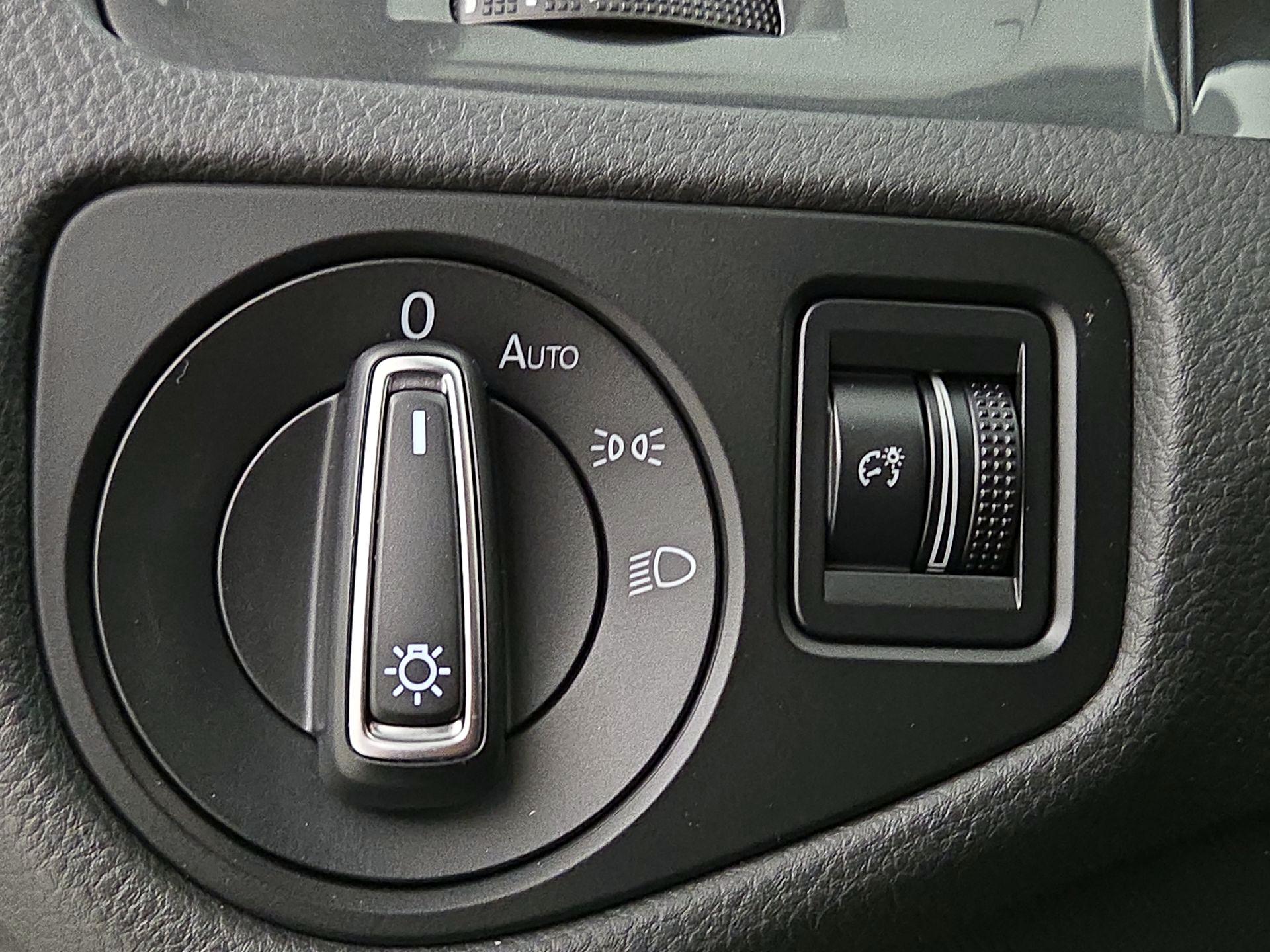 Thumbnail: 2019 Volkswagen Golf - 13