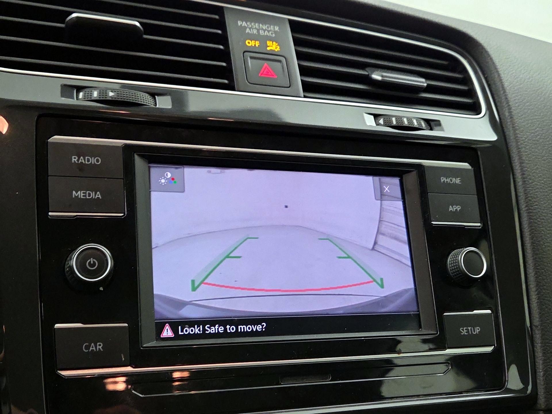 Thumbnail: 2019 Volkswagen Golf - 14