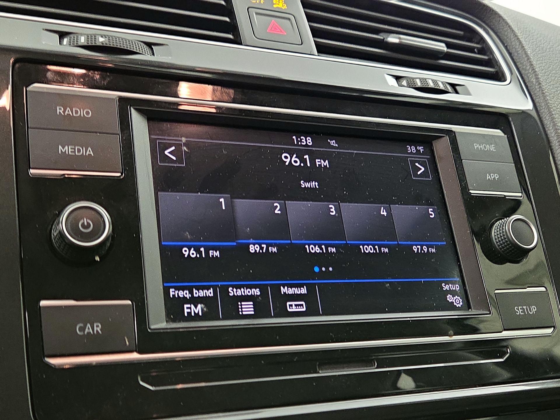 Thumbnail: 2019 Volkswagen Golf - 15