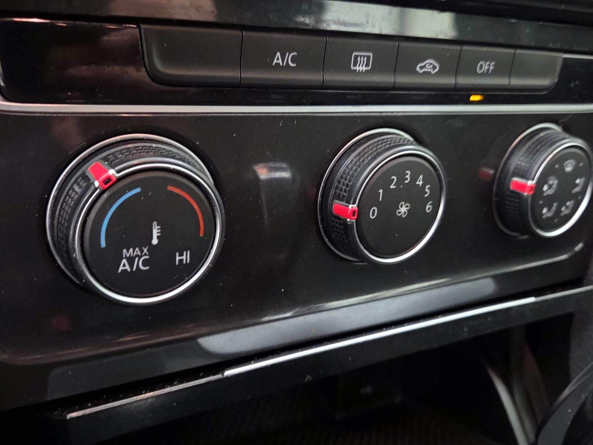 Thumbnail: 2019 Volkswagen Golf - 16