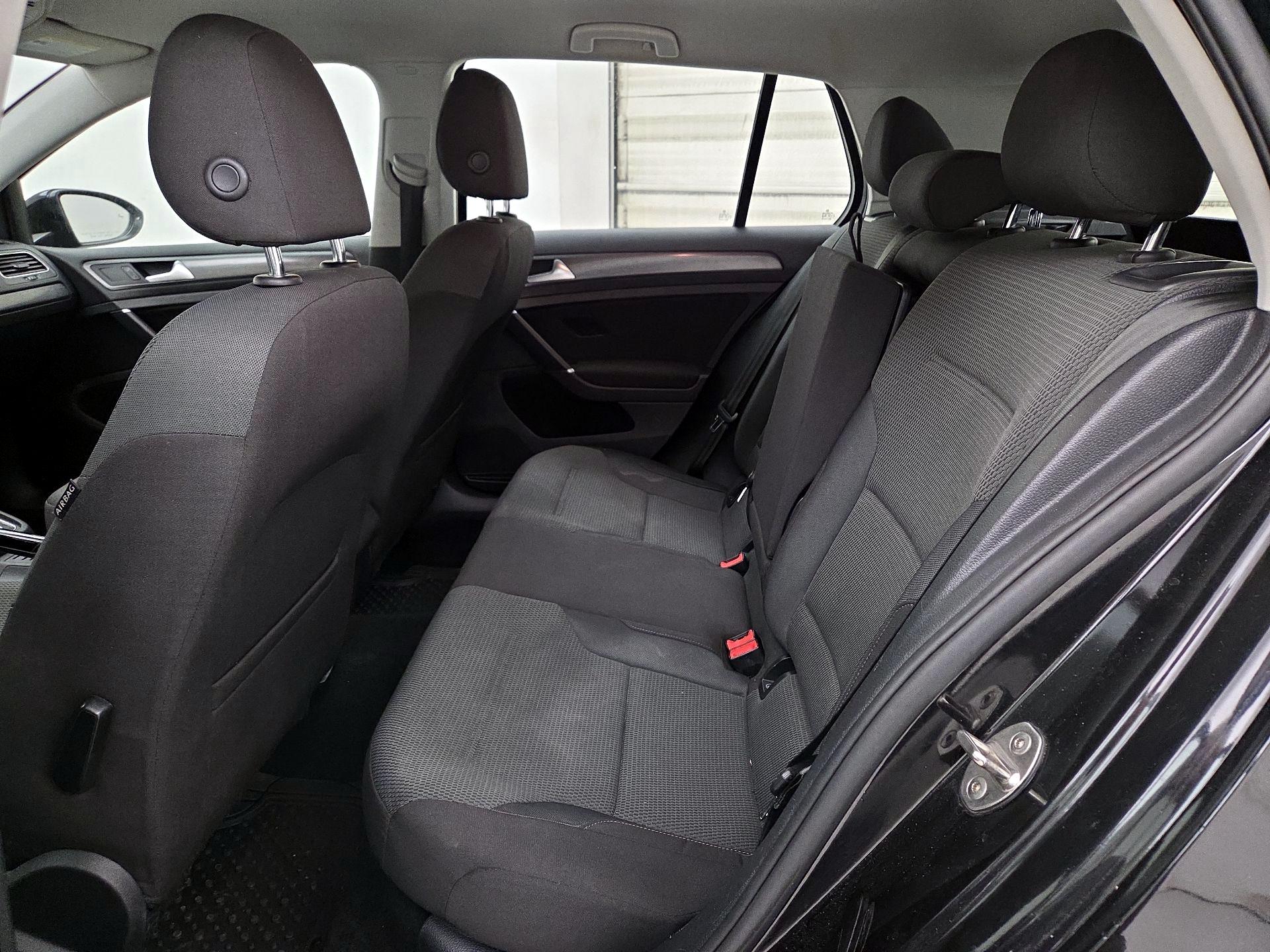 Thumbnail: 2019 Volkswagen Golf - 19