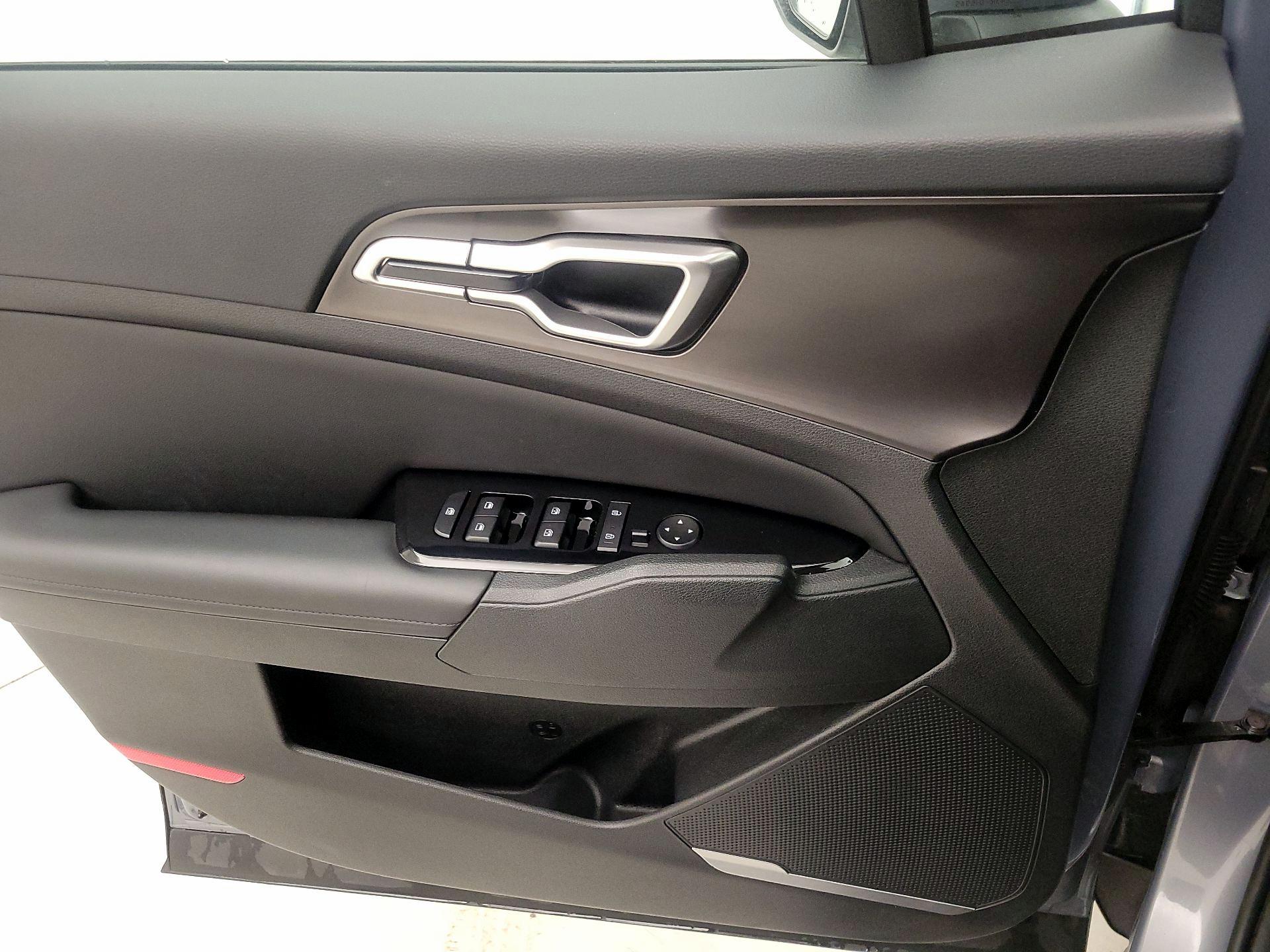 Thumbnail: 2023 Kia Sportage - 12