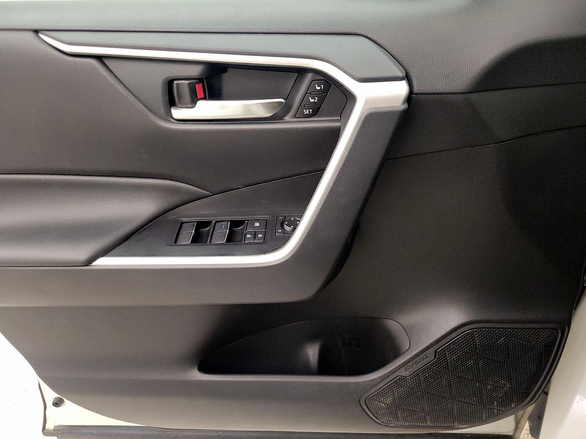 Thumbnail: 2021 Toyota RAV4 - 12