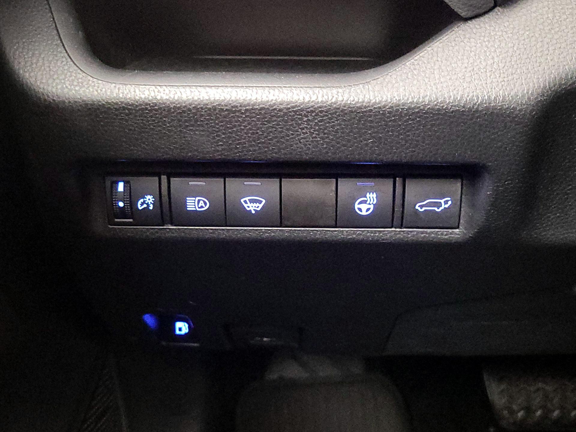 Thumbnail: 2021 Toyota RAV4 - 13