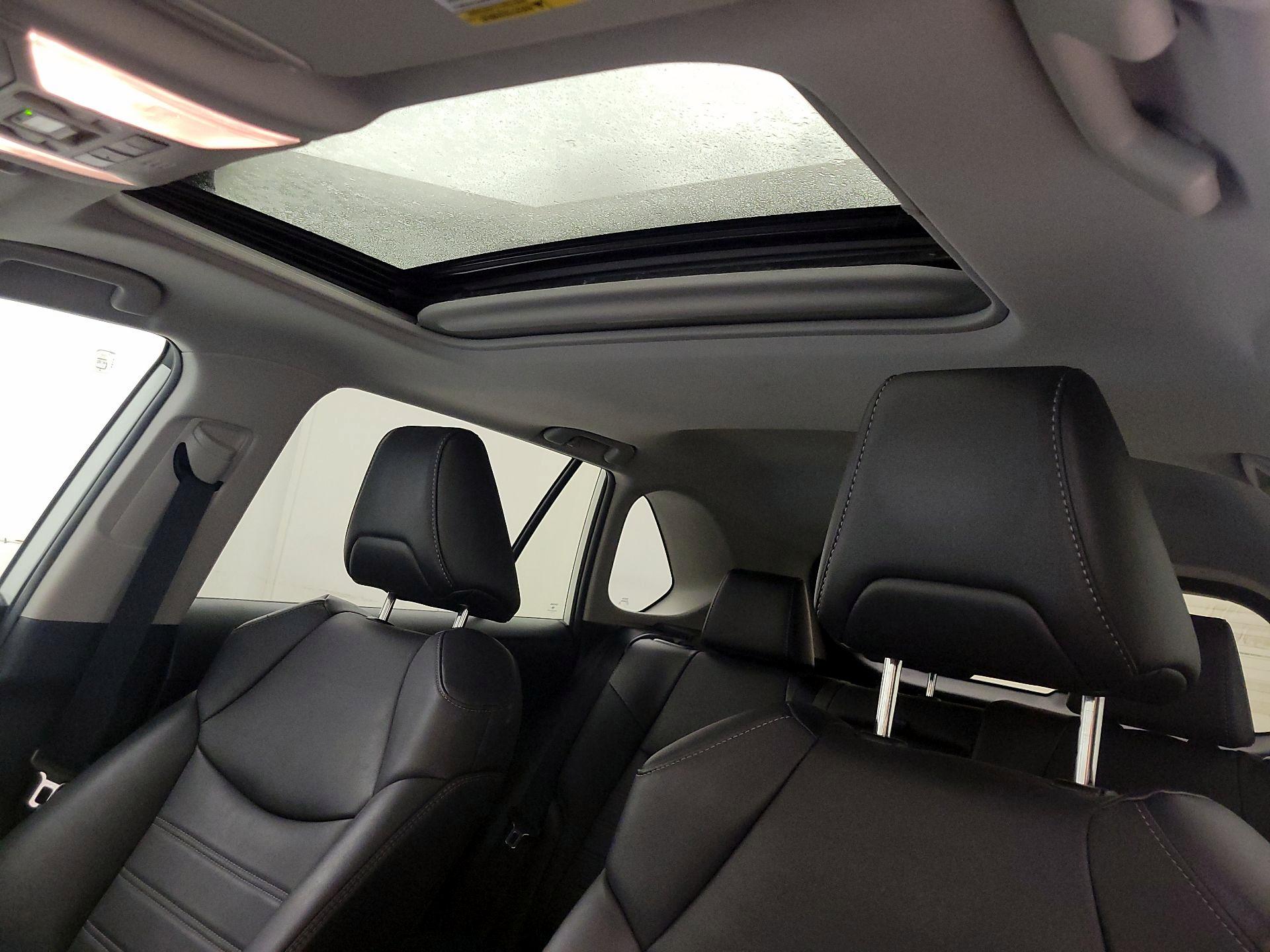 Thumbnail: 2021 Toyota RAV4 - 19