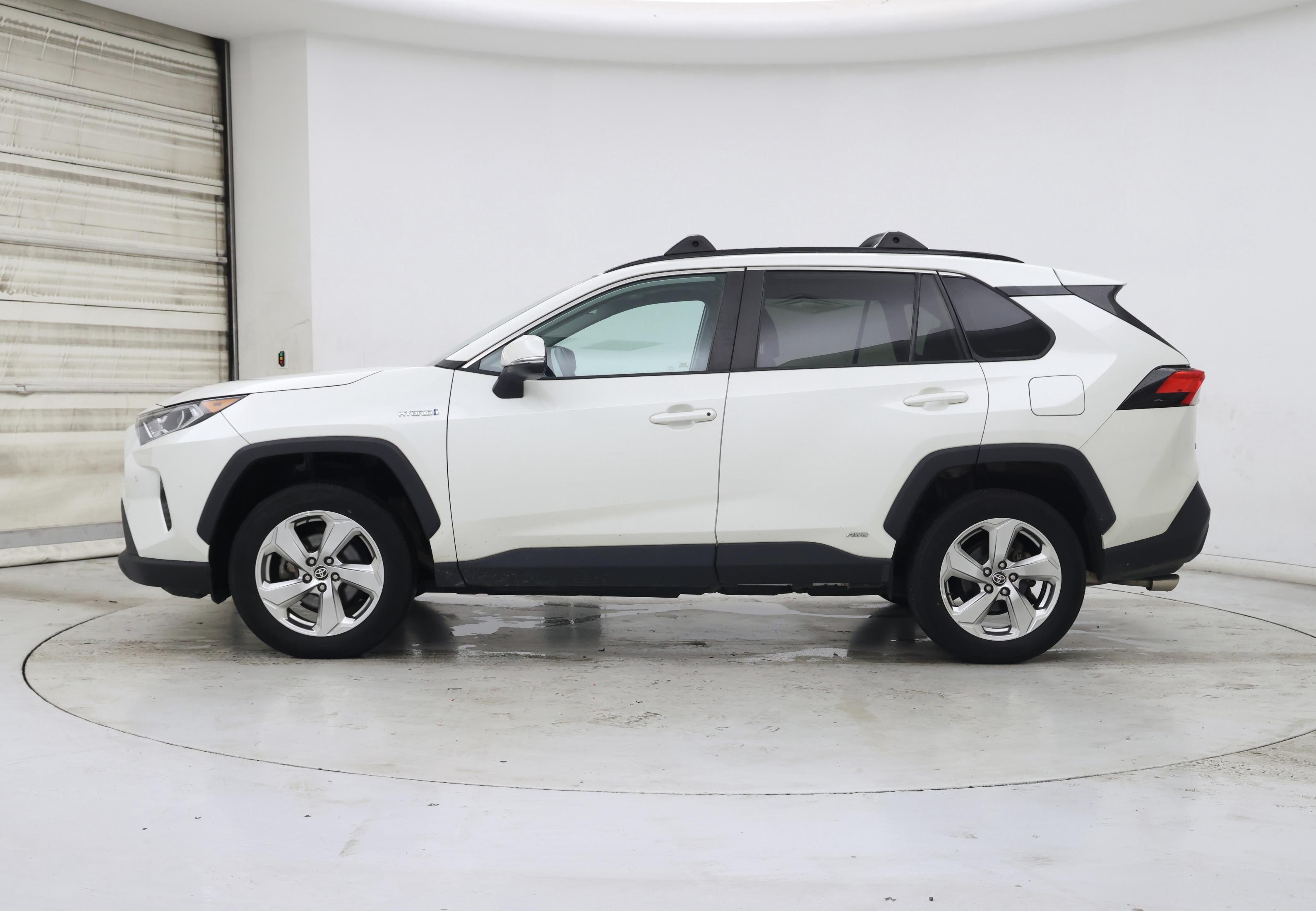 Thumbnail: 2021 Toyota RAV4 - 3