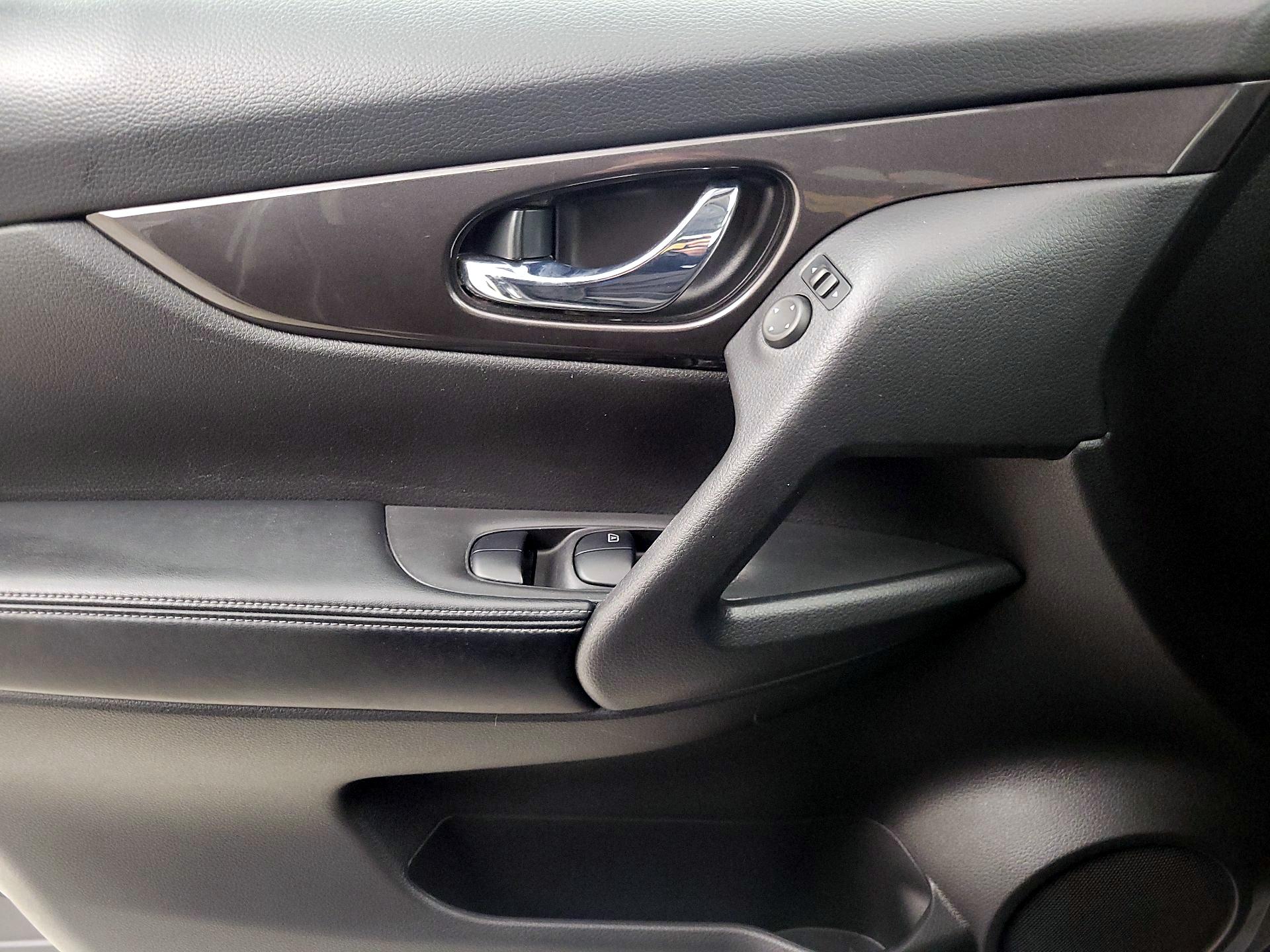 Thumbnail: 2019 Nissan Rogue - 12