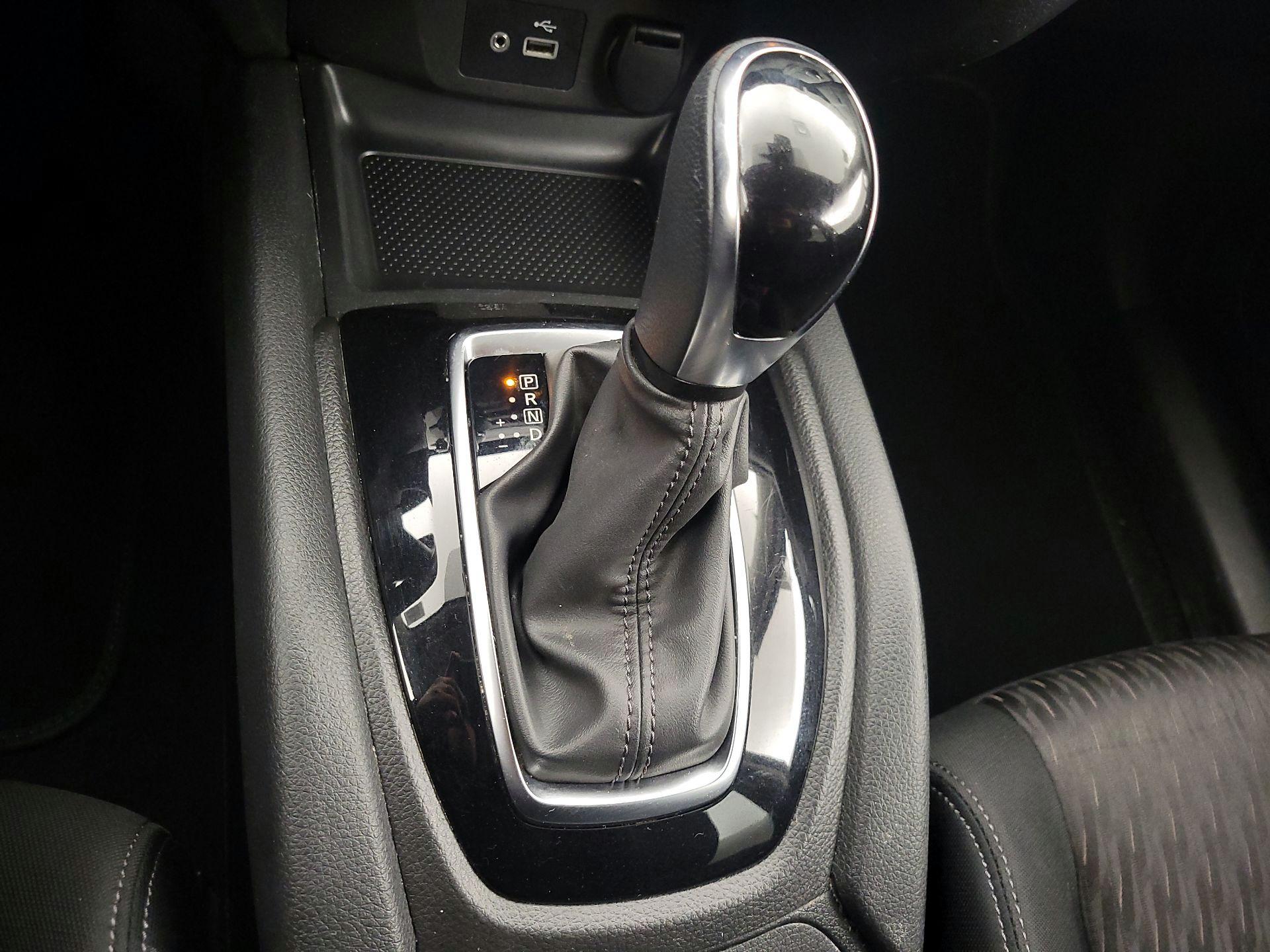 Thumbnail: 2019 Nissan Rogue - 17