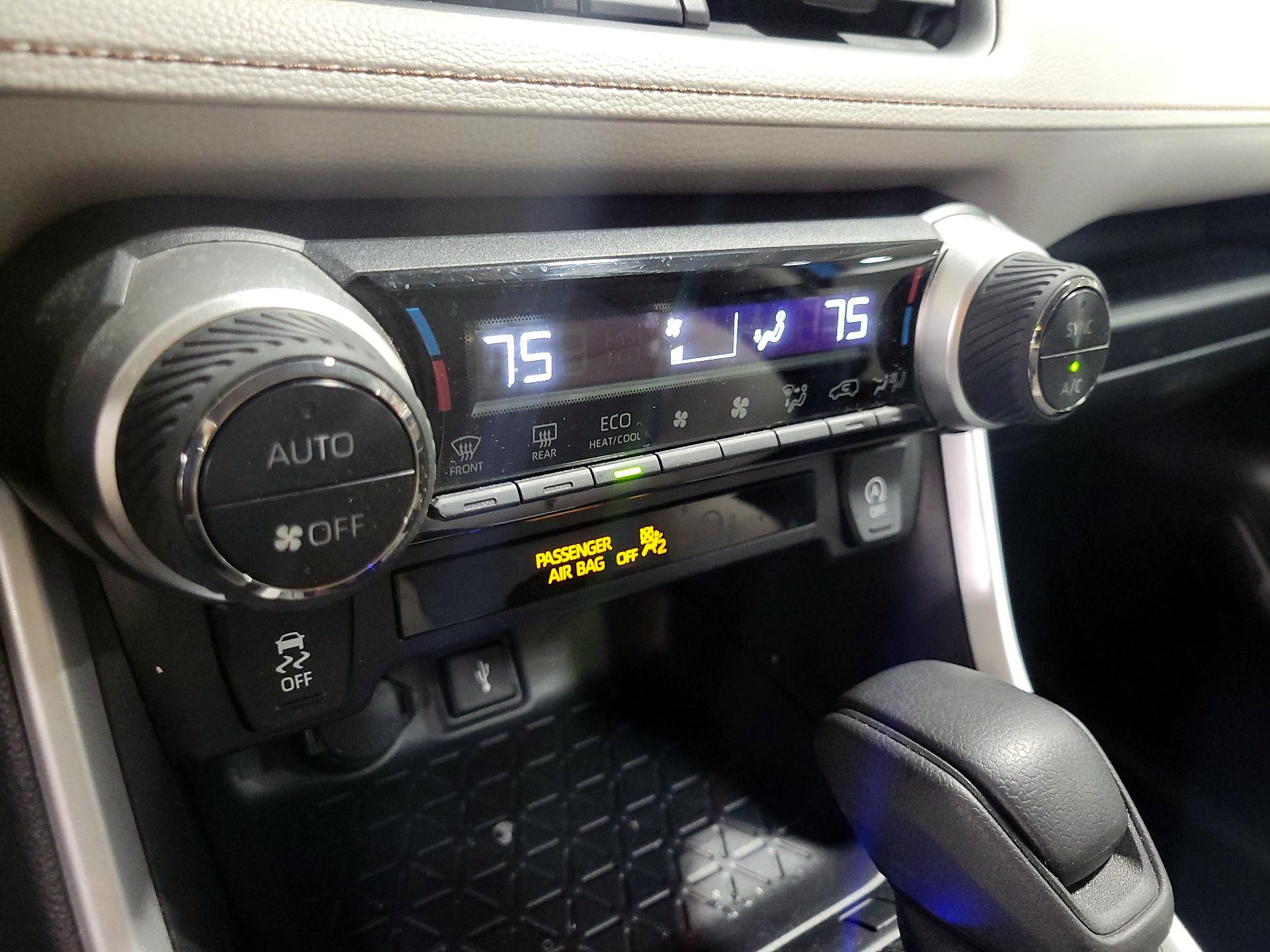 Thumbnail: 2021 Toyota RAV4 - 16