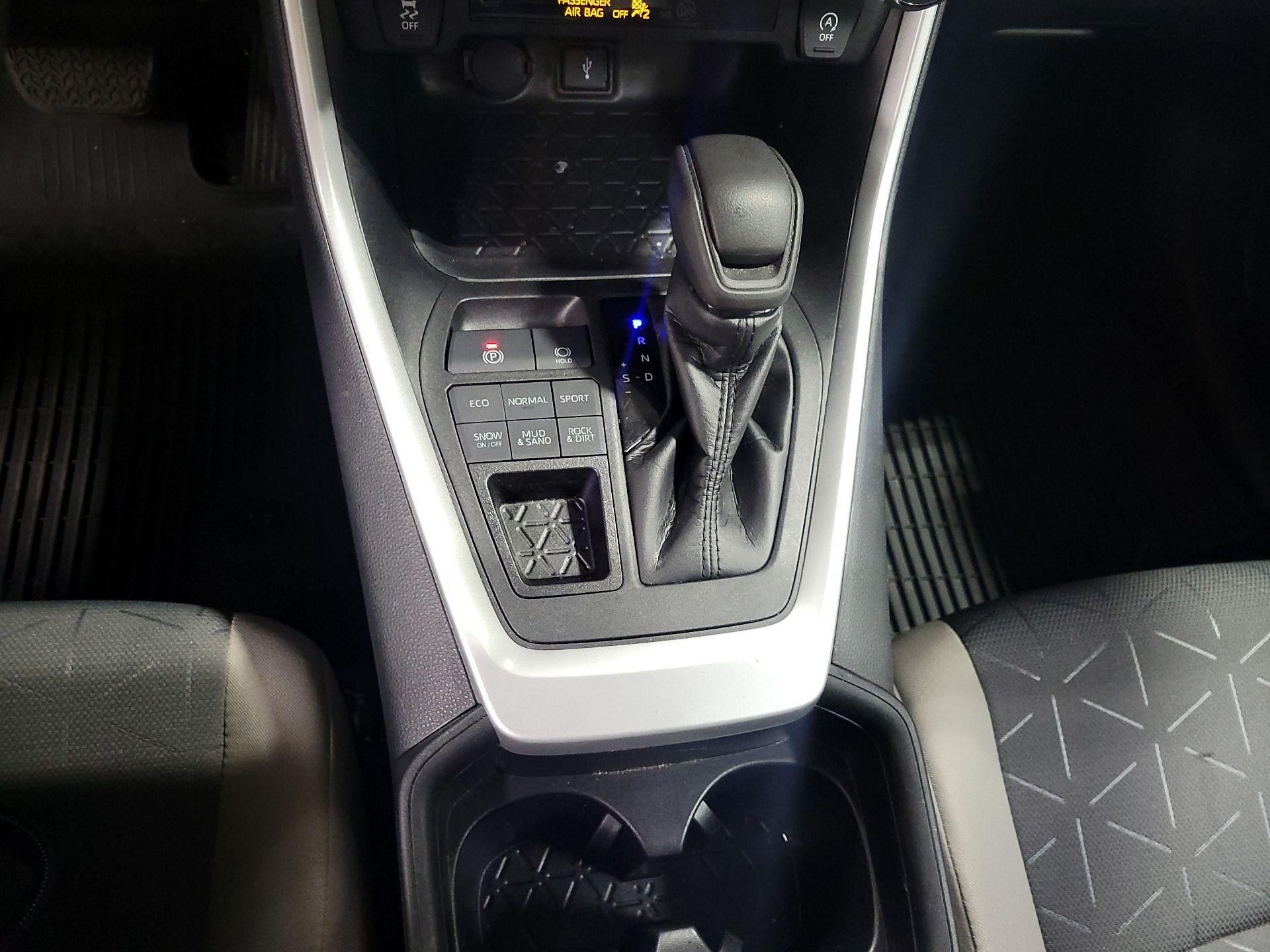 Thumbnail: 2021 Toyota RAV4 - 17