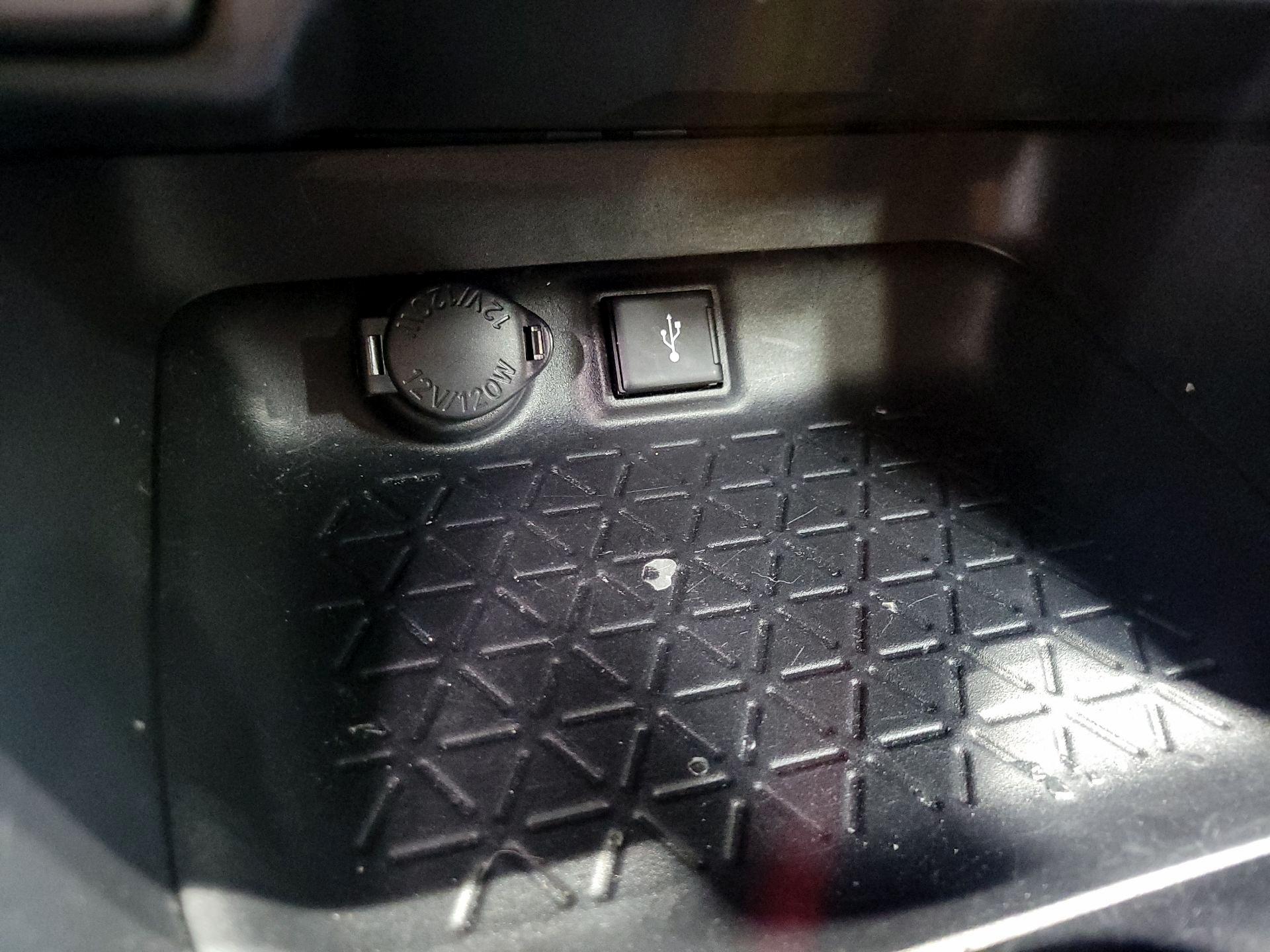 Thumbnail: 2021 Toyota RAV4 - 18