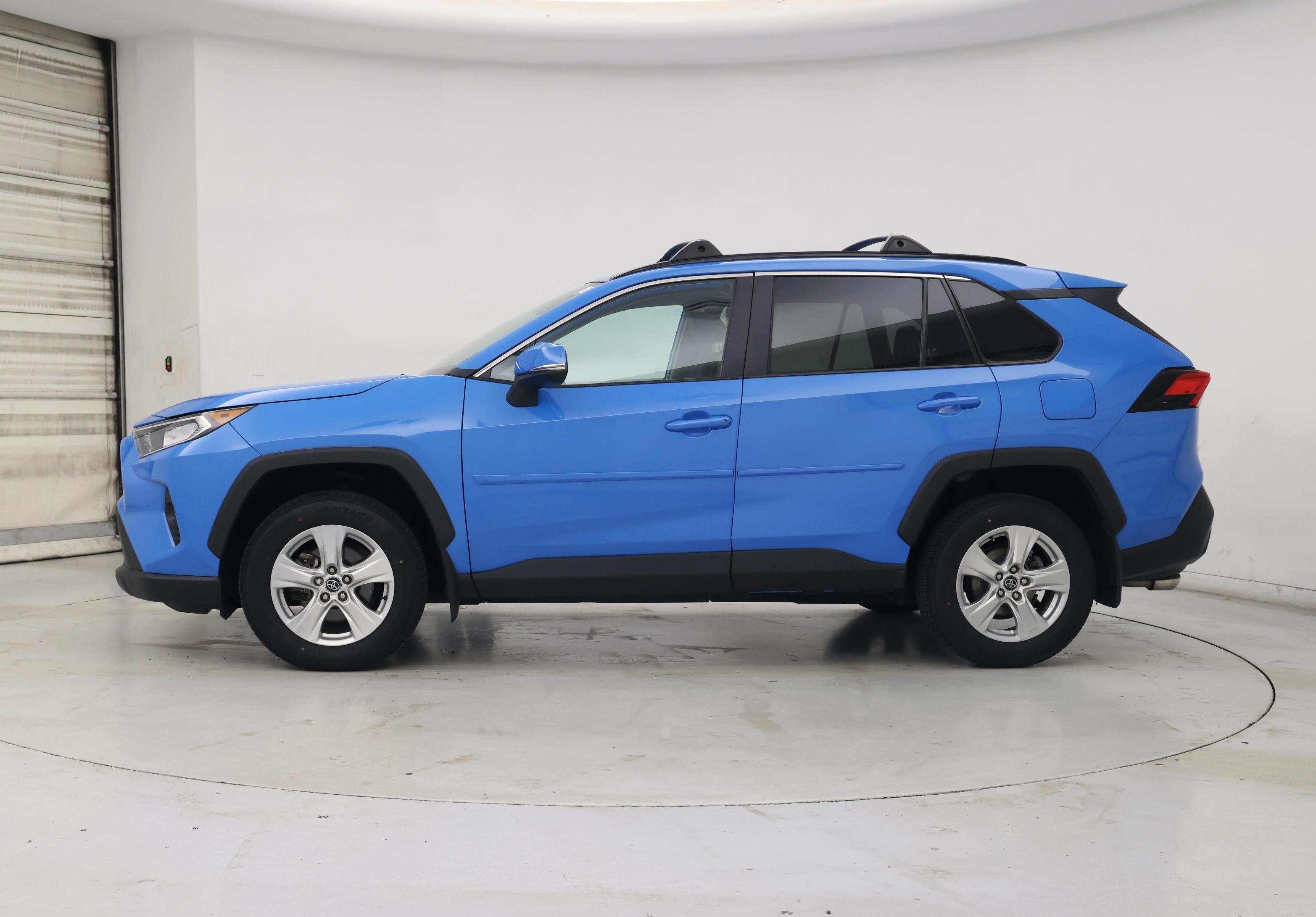 Thumbnail: 2021 Toyota RAV4 - 3