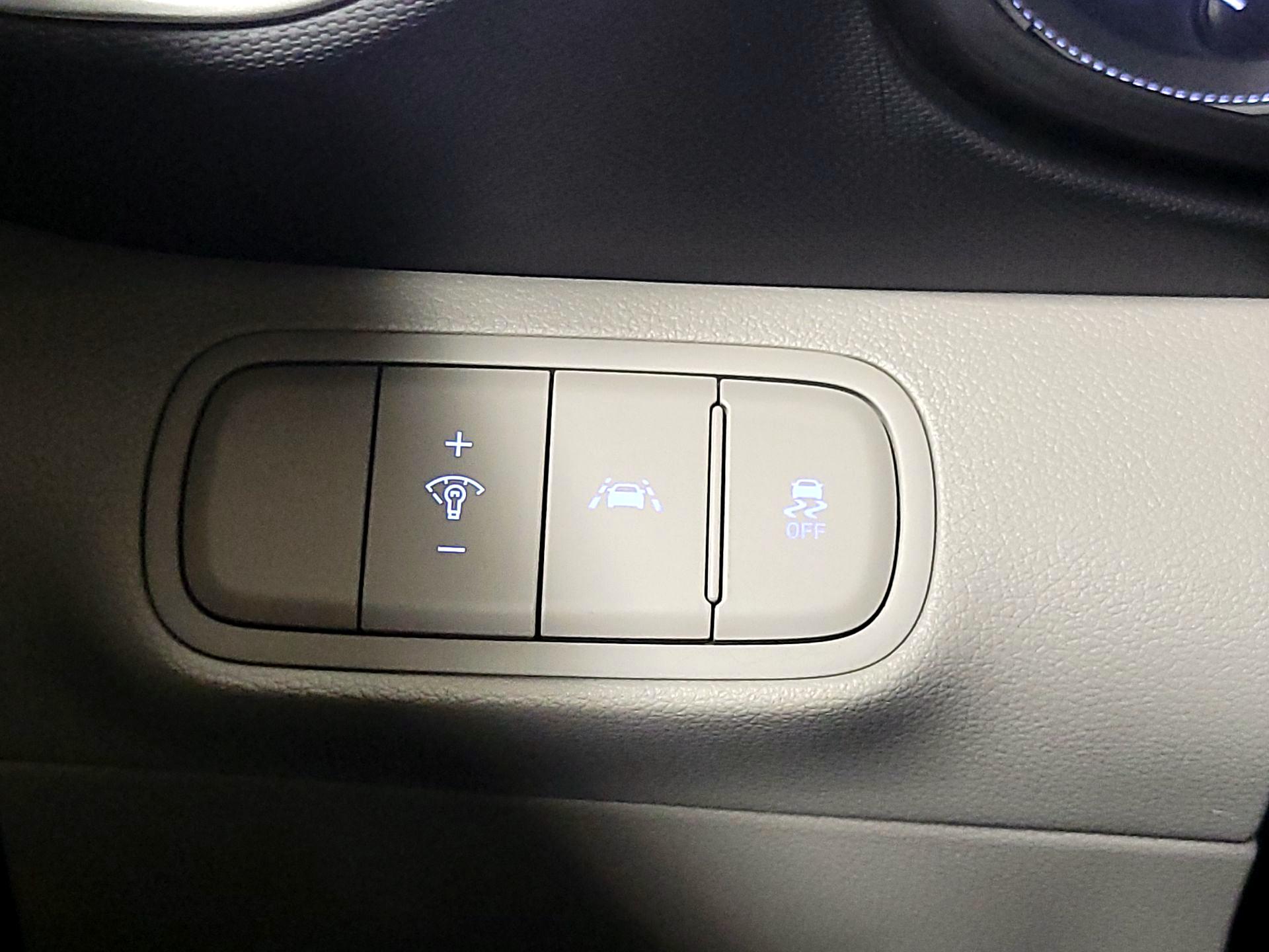 Thumbnail: 2022 Hyundai Venue - 13