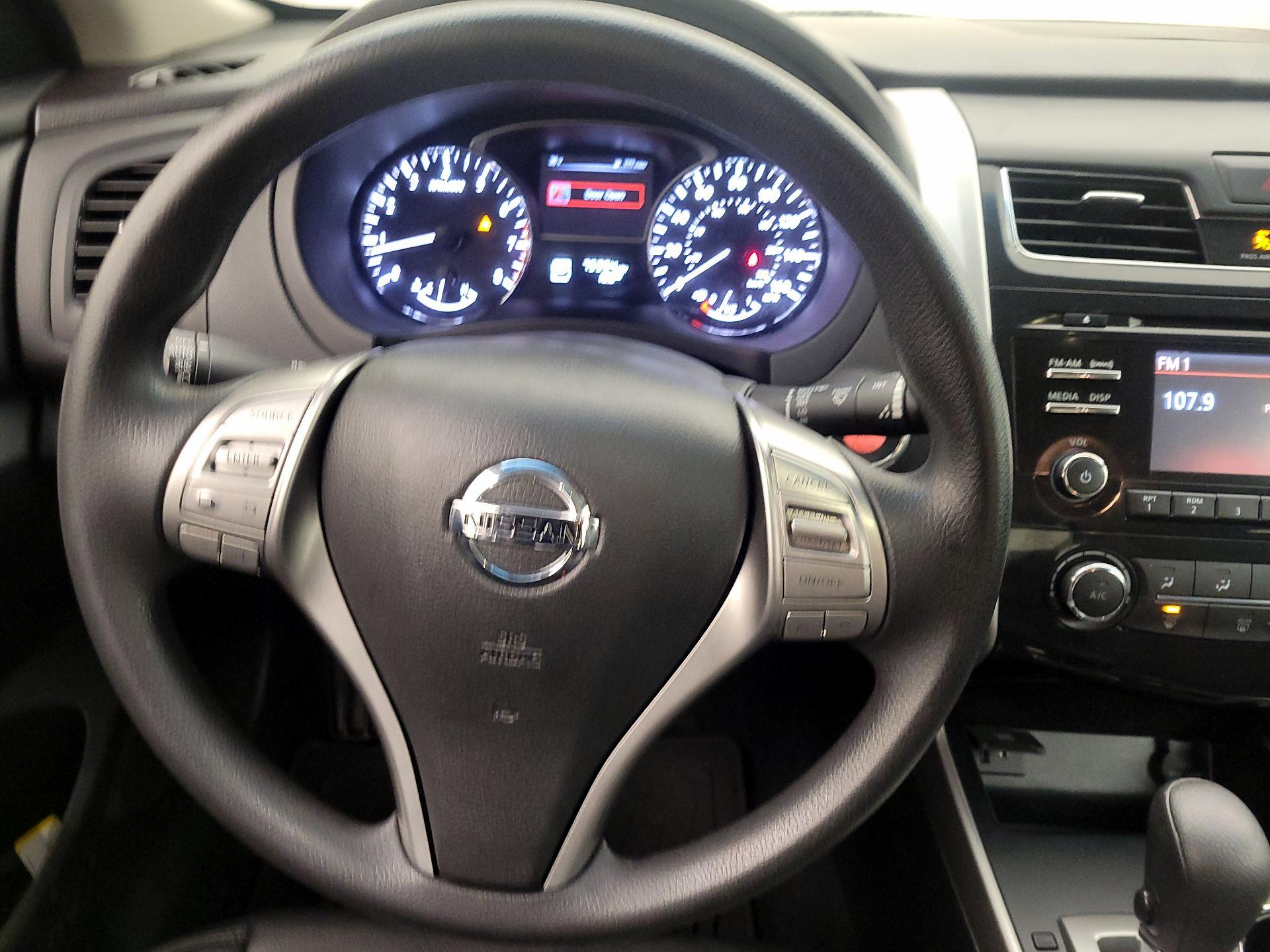 Thumbnail: 2015 Nissan Altima - 10