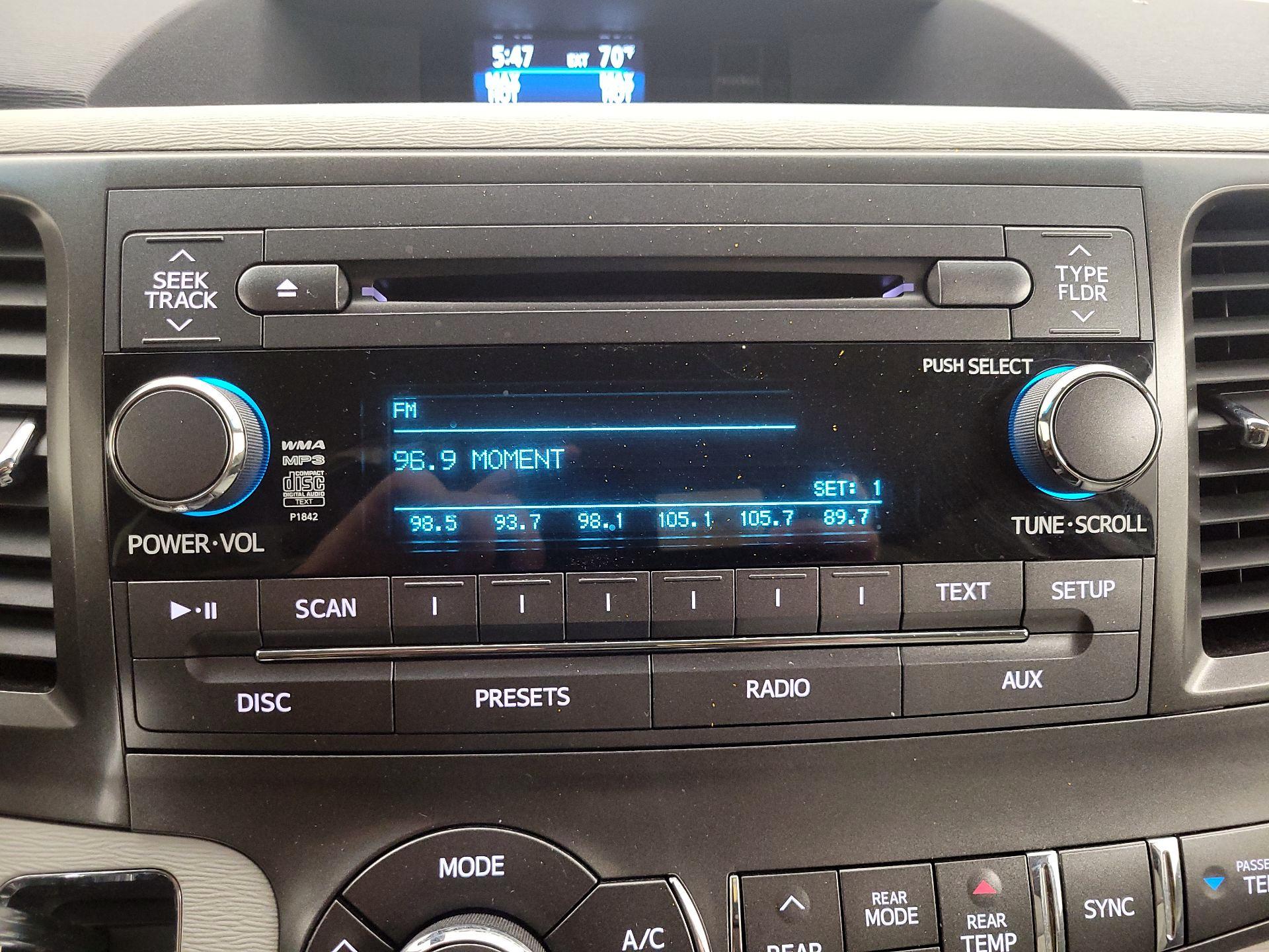 Thumbnail: 2014 Toyota Sienna - 15