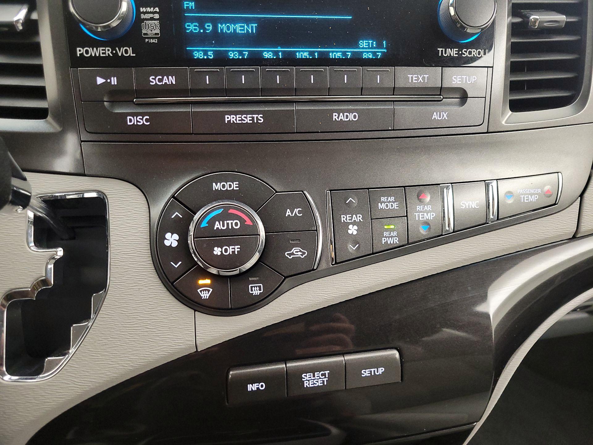 Thumbnail: 2014 Toyota Sienna - 16