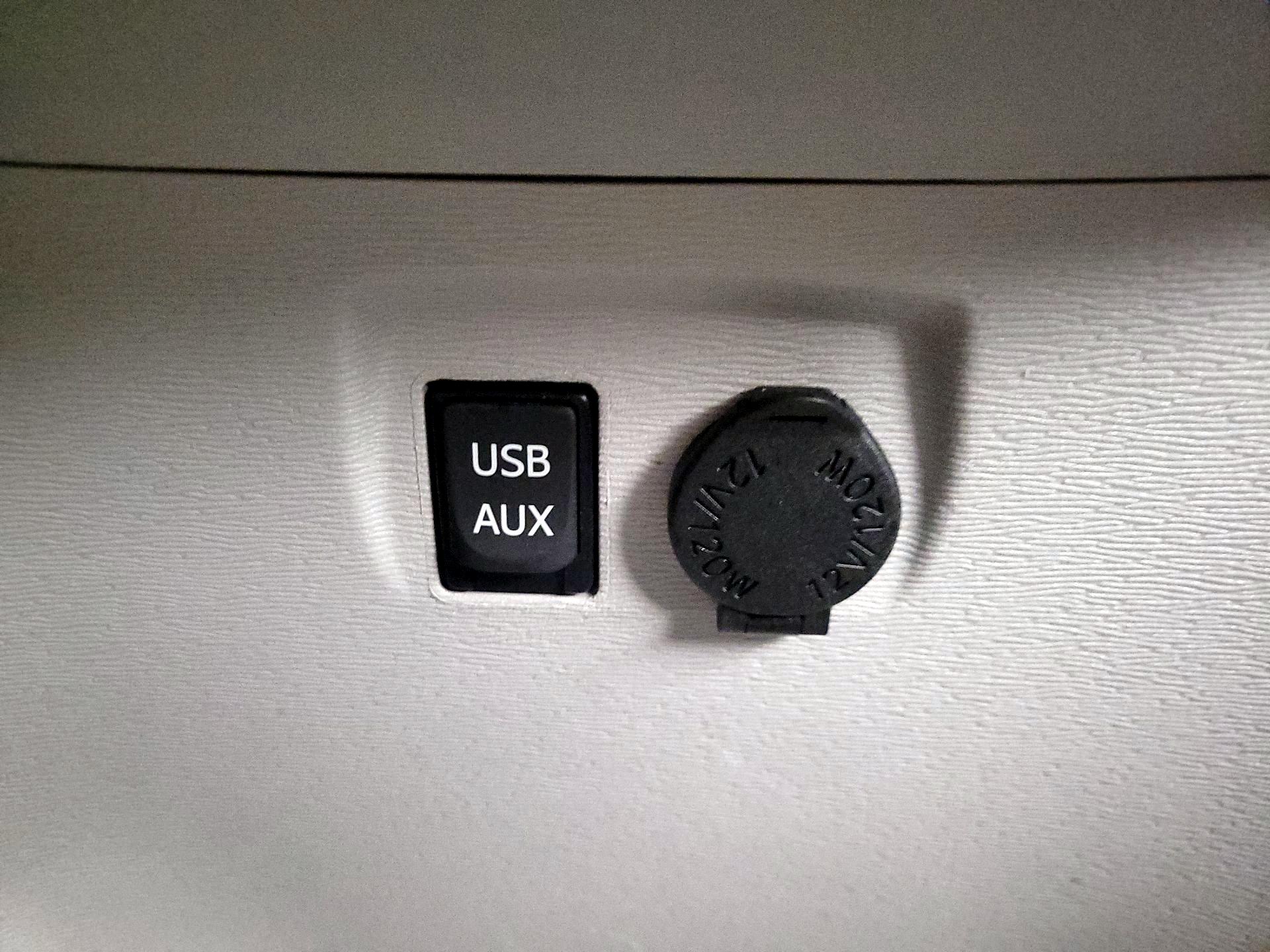 Thumbnail: 2014 Toyota Sienna - 18