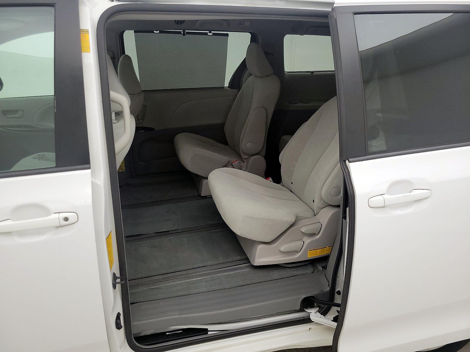 Thumbnail: 2014 Toyota Sienna - 19