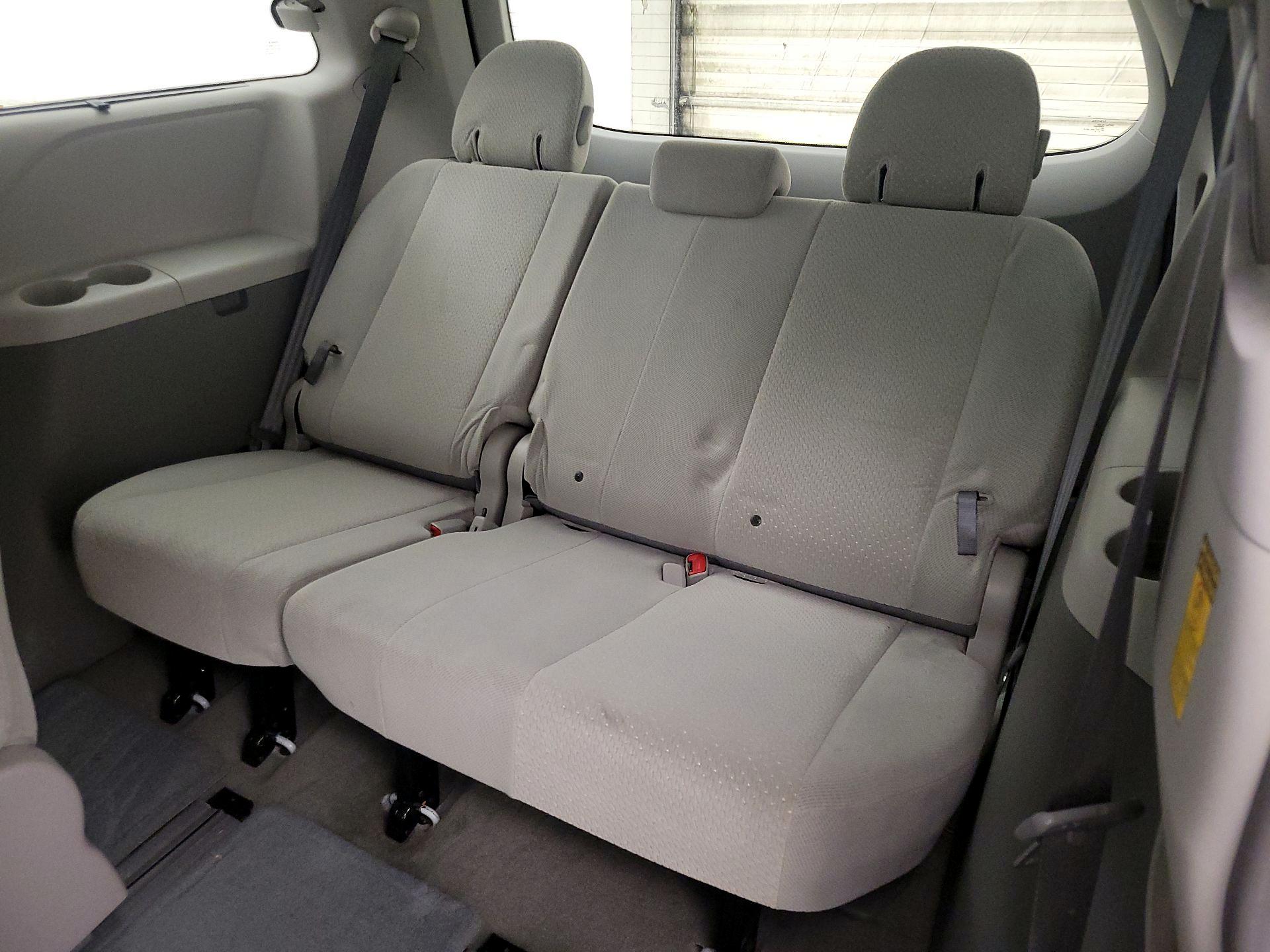 Thumbnail: 2014 Toyota Sienna - 20