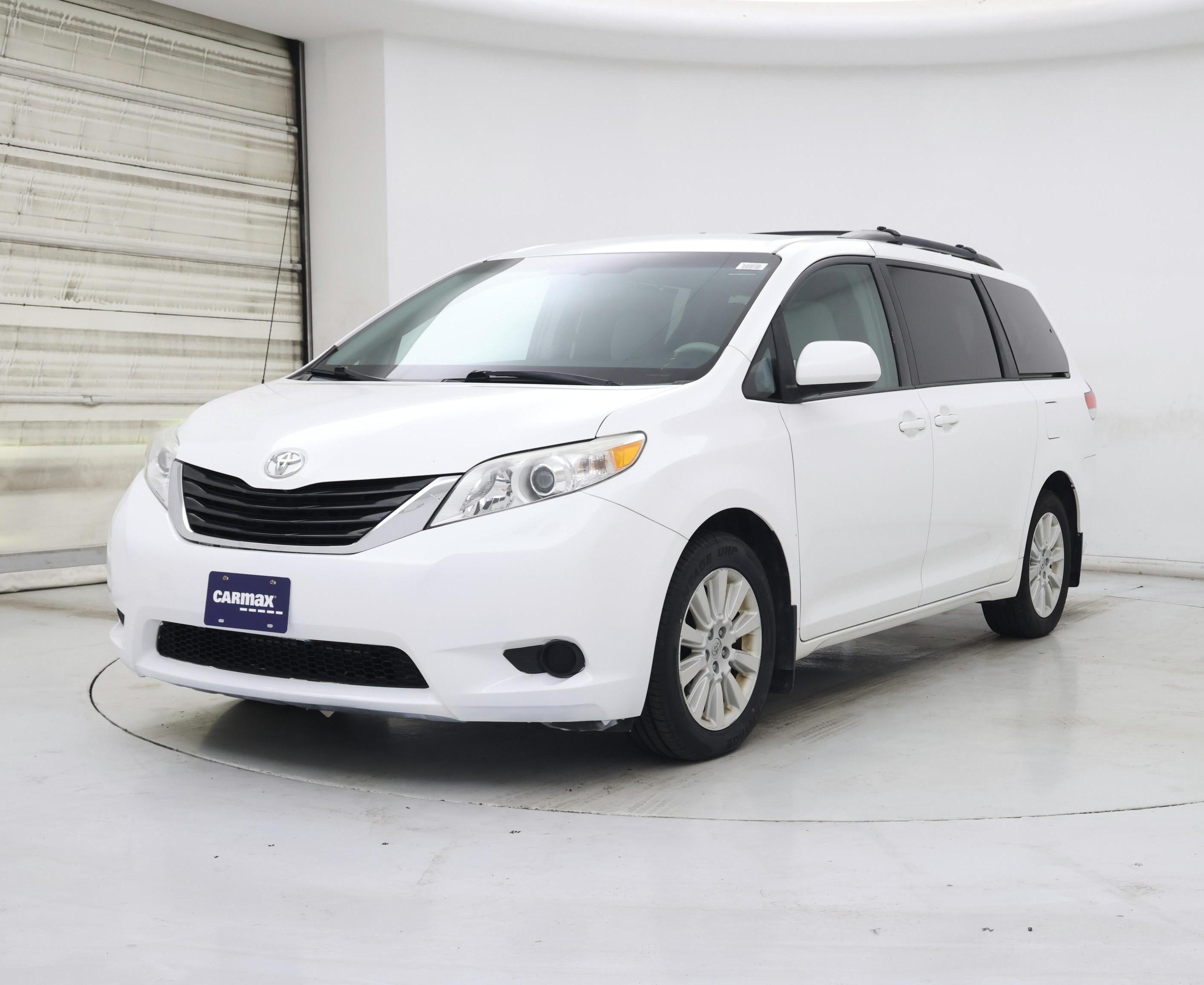 Thumbnail: 2014 Toyota Sienna - 4