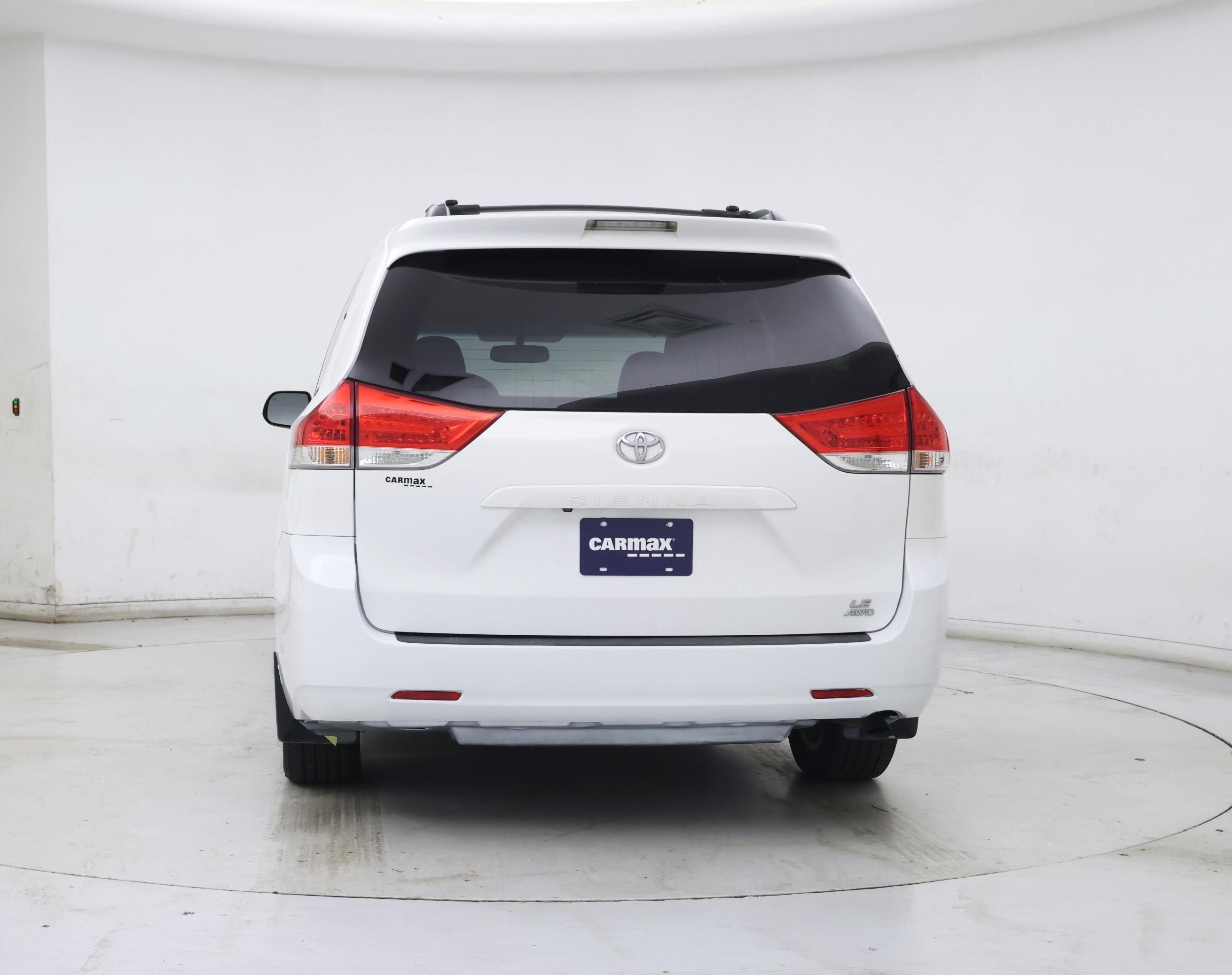 Thumbnail: 2014 Toyota Sienna - 6