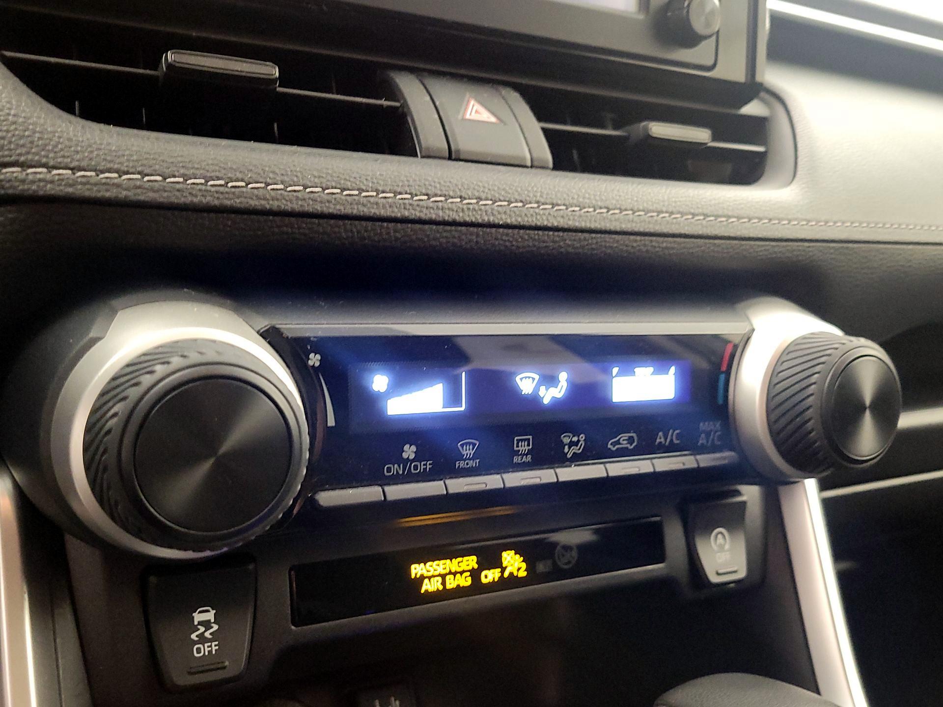 Thumbnail: 2019 Toyota RAV4 - 16