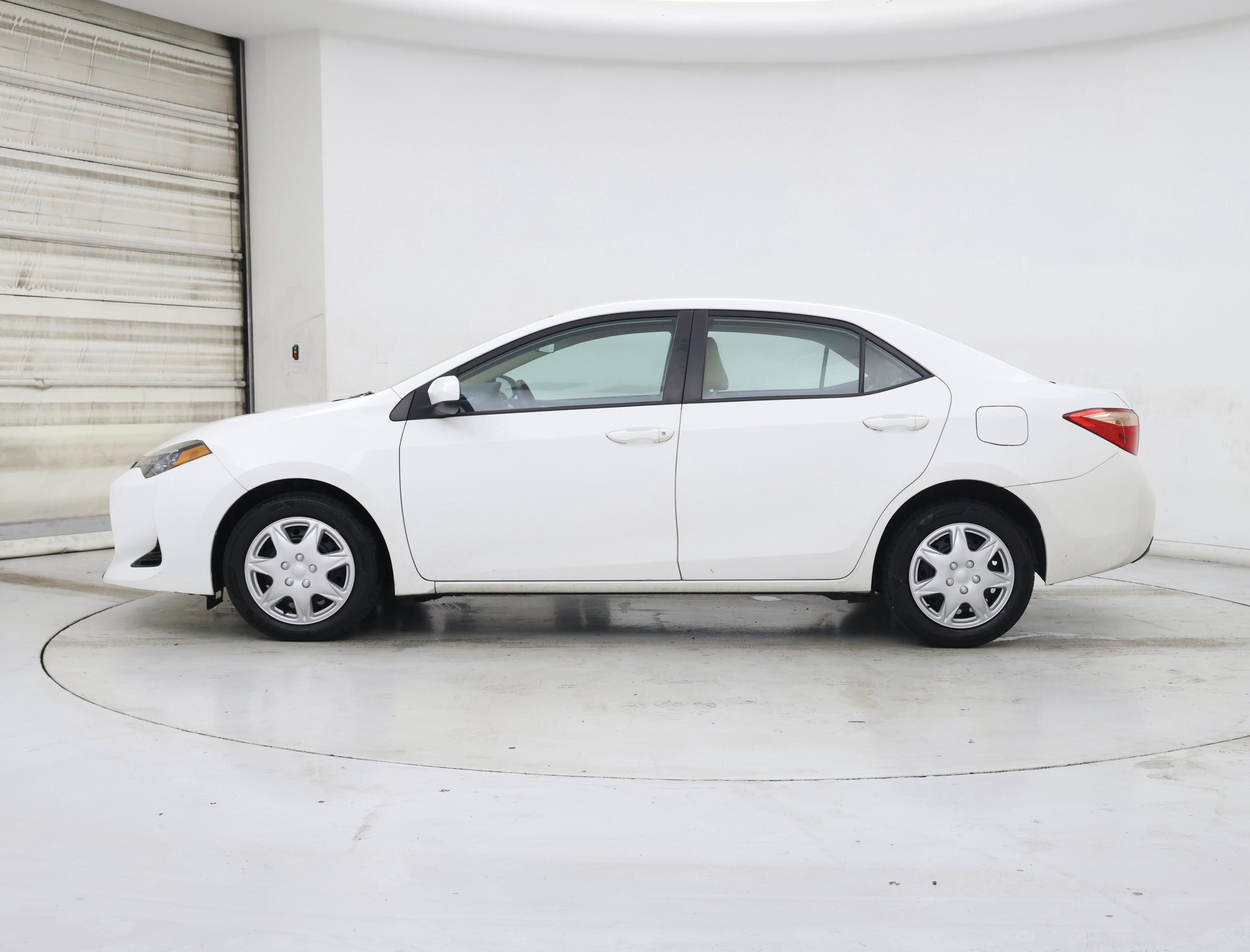 Thumbnail: 2017 Toyota Corolla - 3