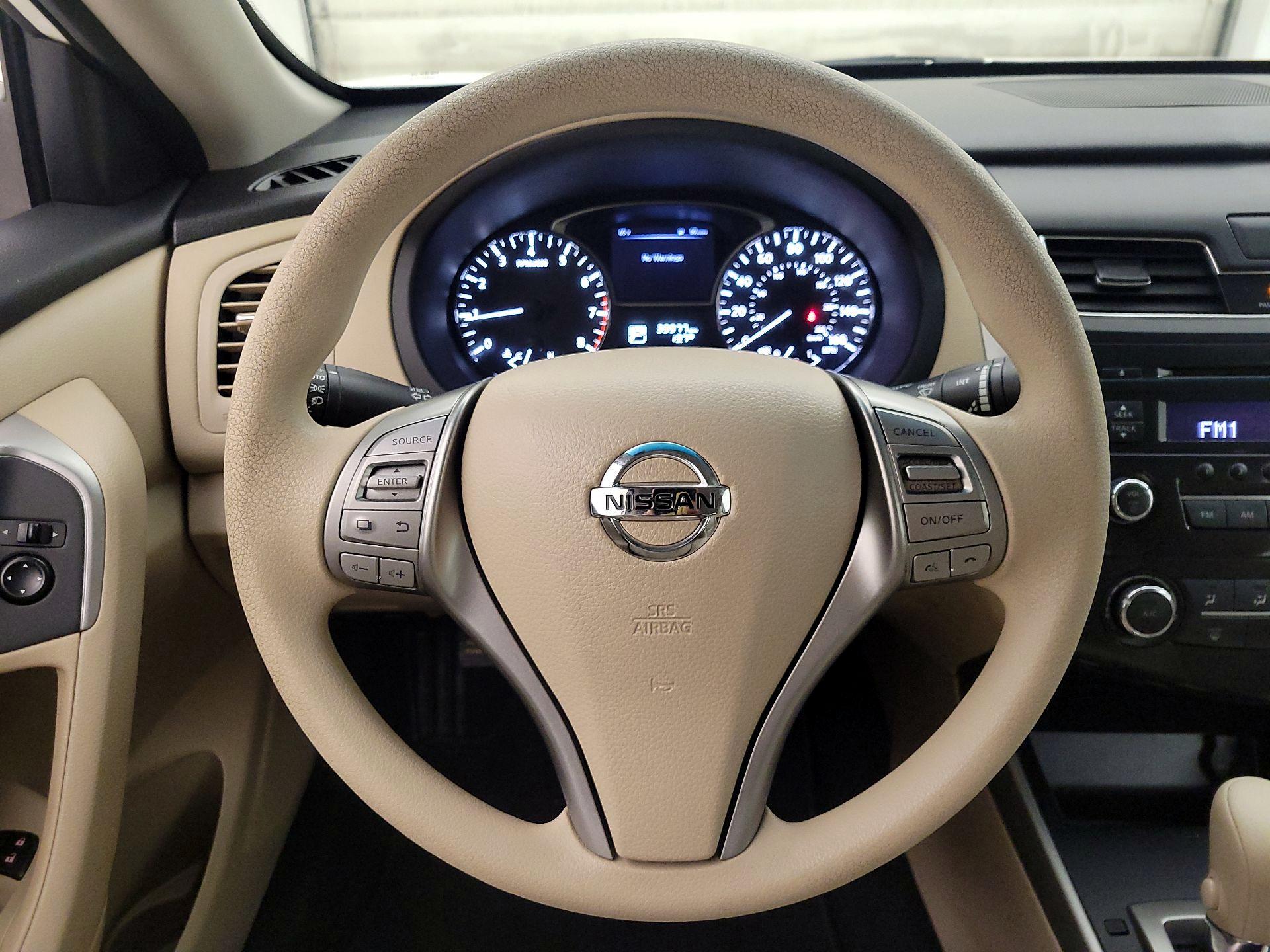 Thumbnail: 2015 Nissan Altima - 10