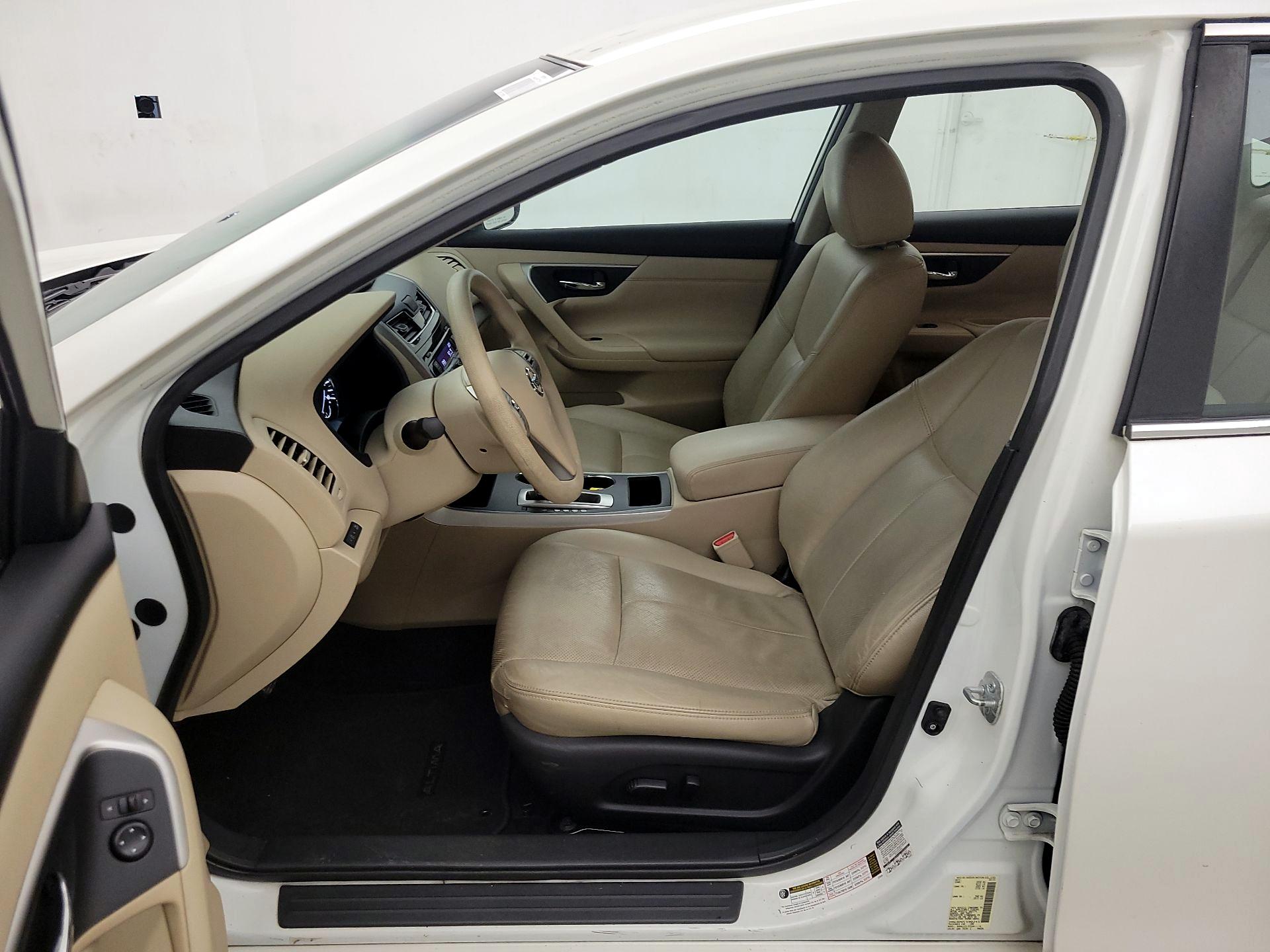 Thumbnail: 2015 Nissan Altima - 11