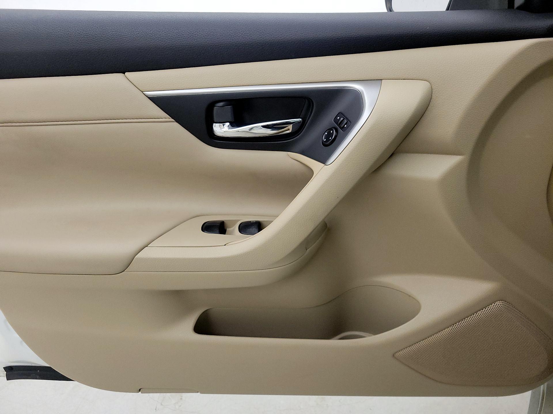 Thumbnail: 2015 Nissan Altima - 12