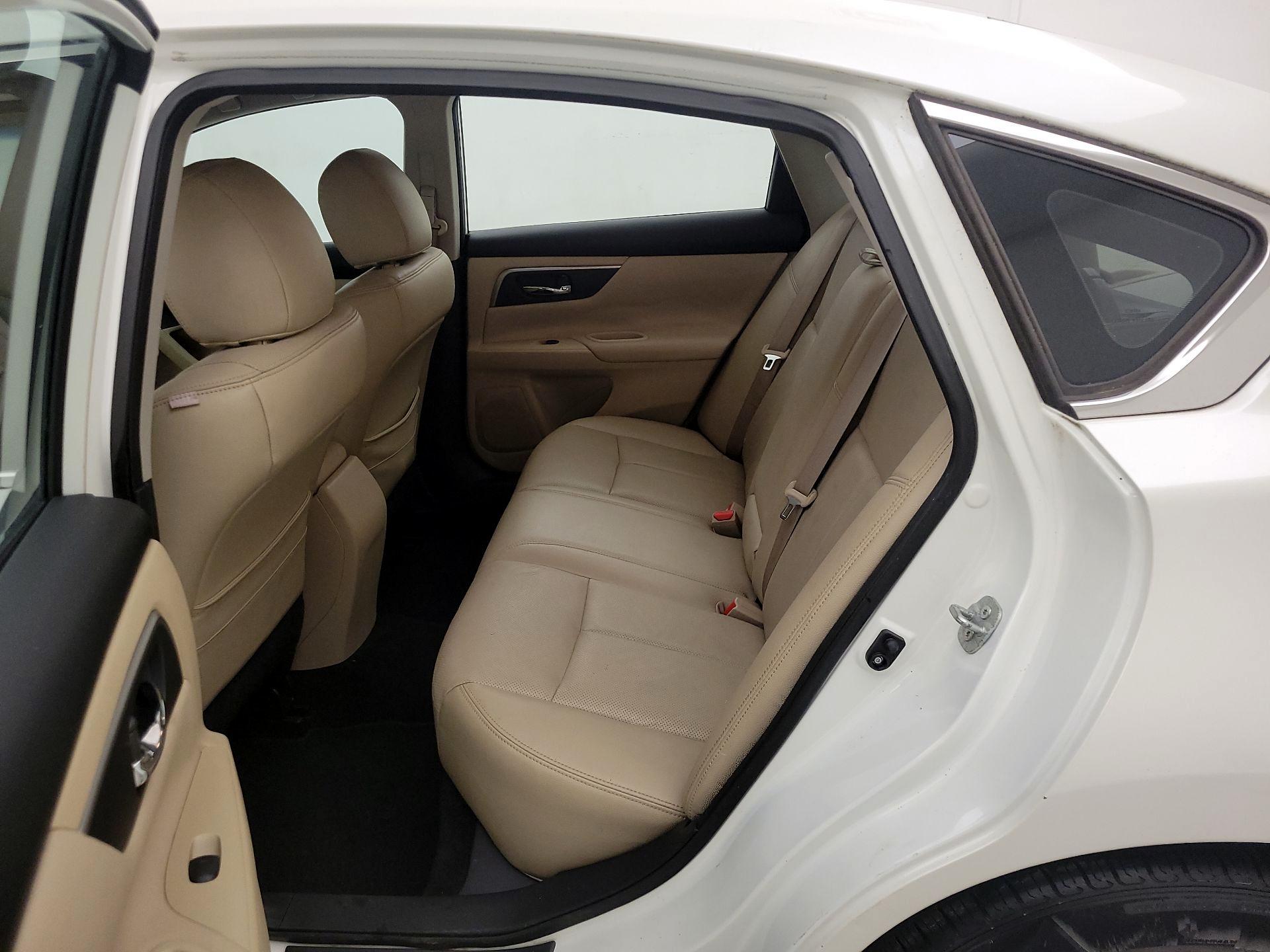 Thumbnail: 2015 Nissan Altima - 18