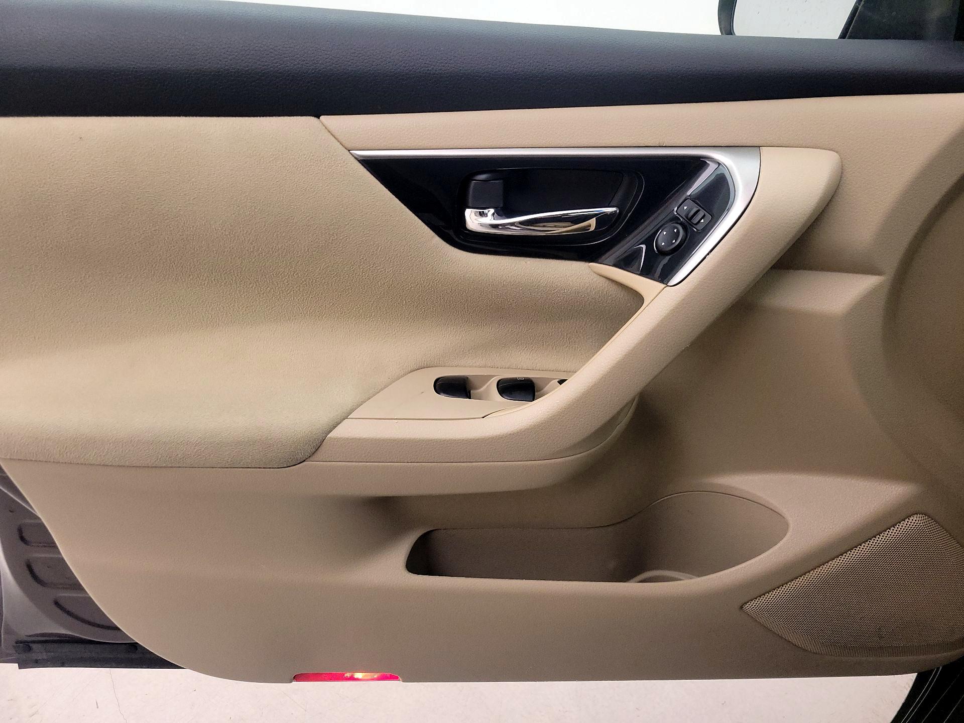 Thumbnail: 2014 Nissan Altima - 12