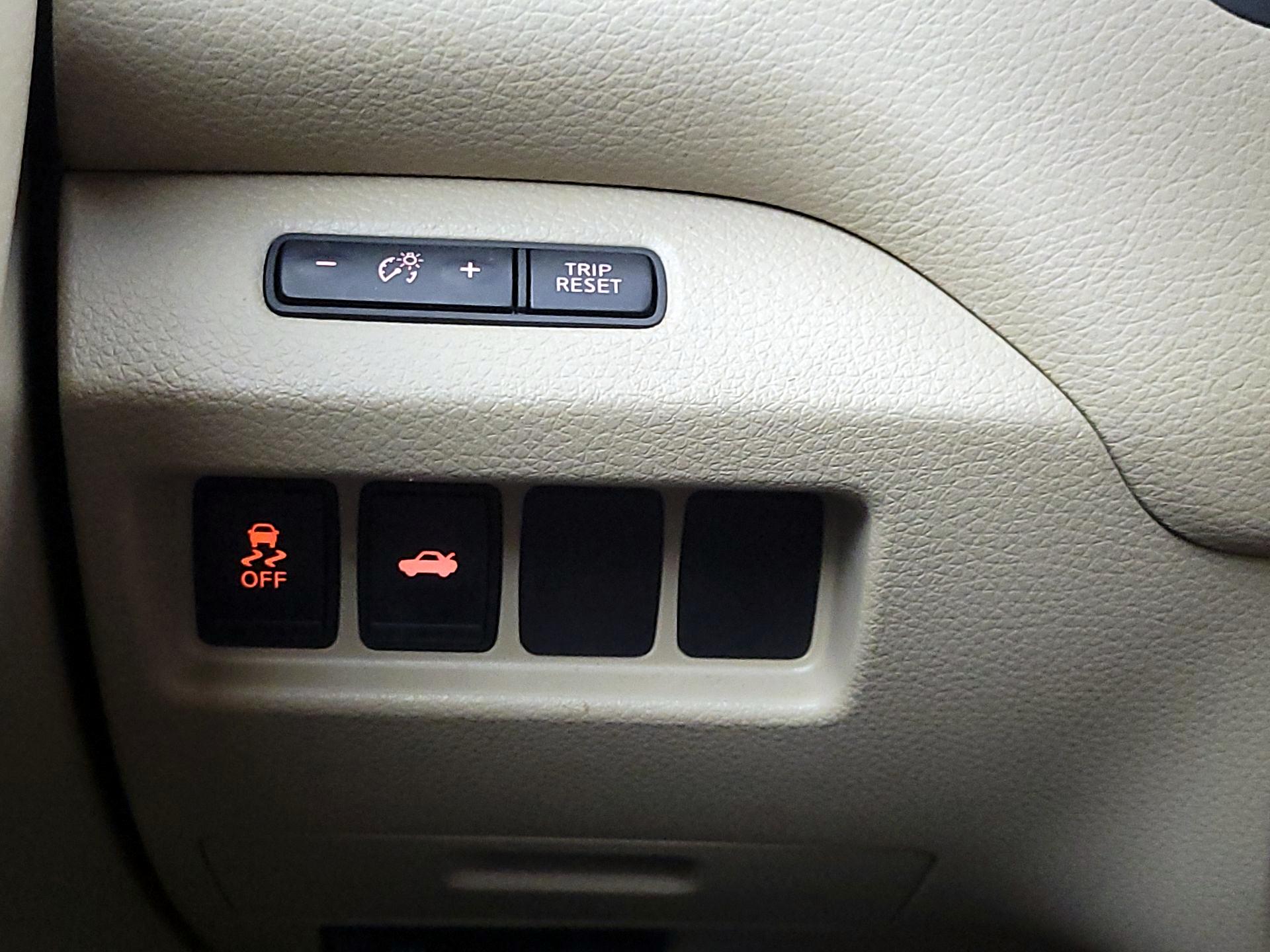 Thumbnail: 2014 Nissan Altima - 13