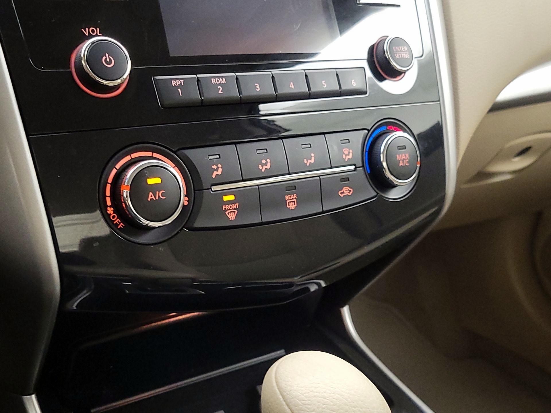 Thumbnail: 2014 Nissan Altima - 16