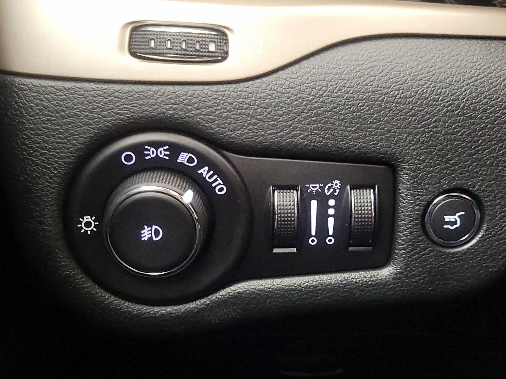 Thumbnail: 2014 Jeep Cherokee - 13