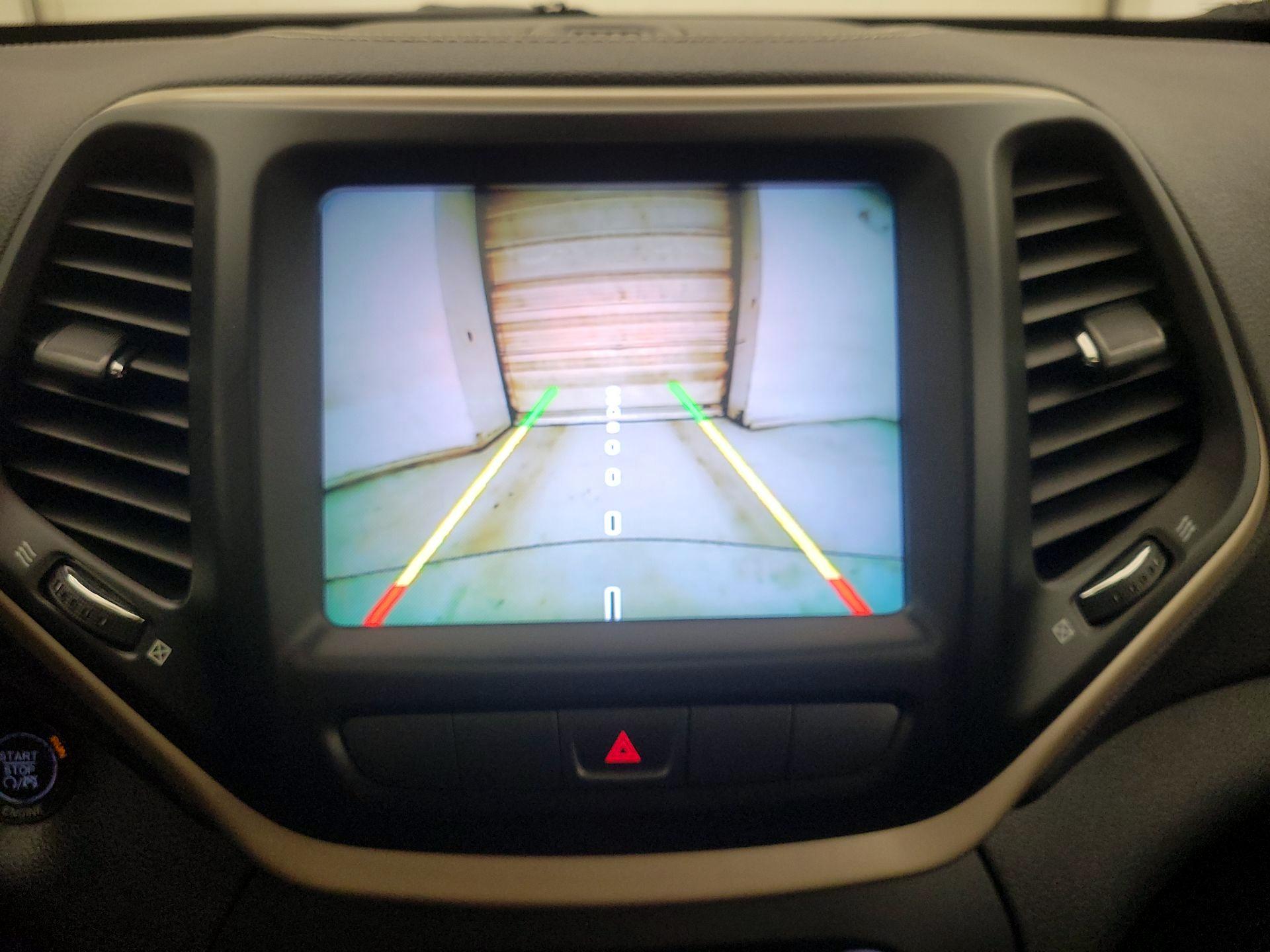 Thumbnail: 2014 Jeep Cherokee - 15