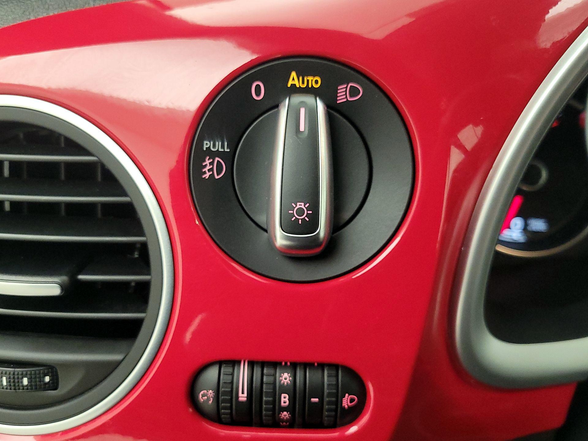 Thumbnail: 2019 Volkswagen Beetle - 13