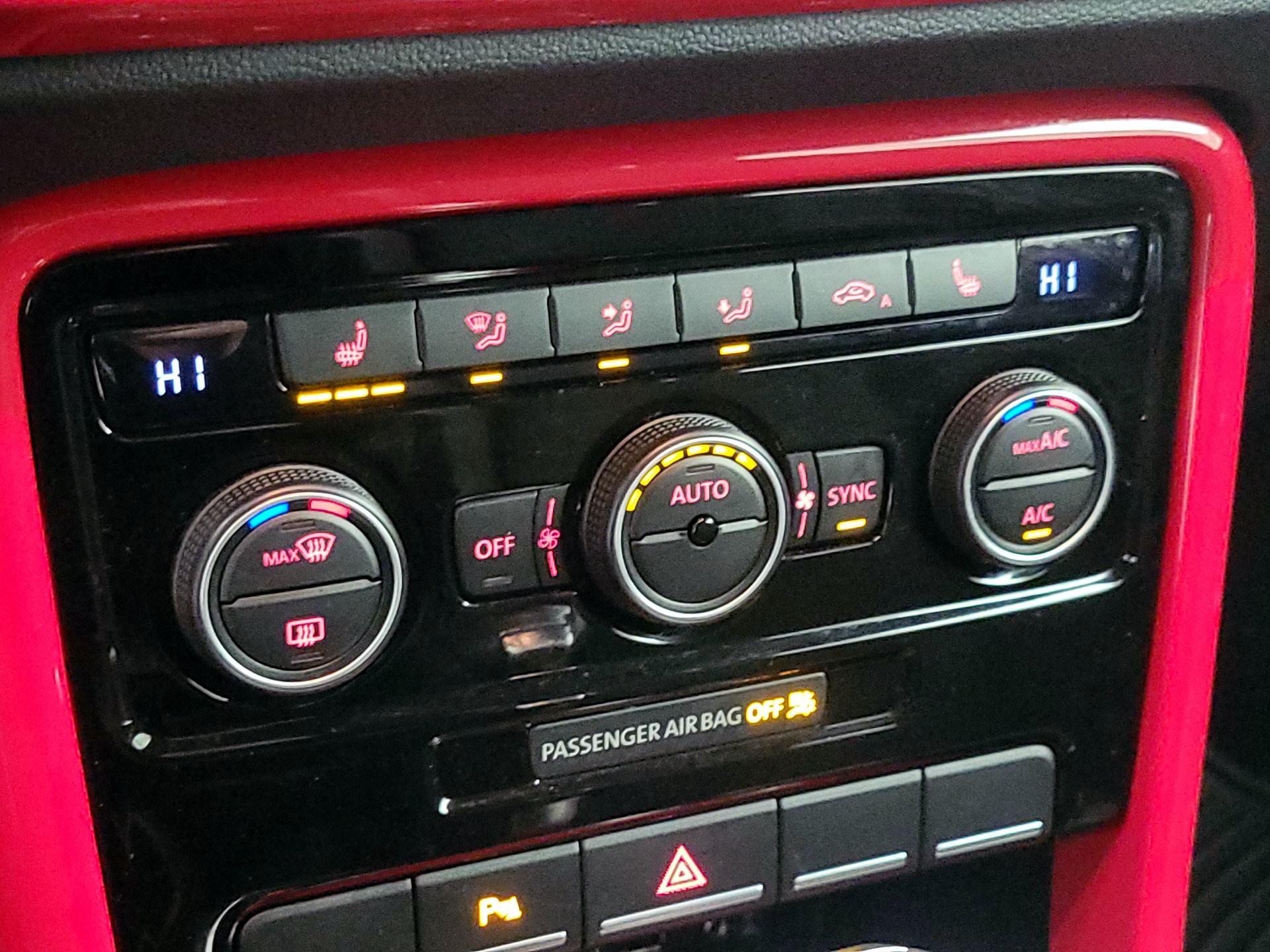 Thumbnail: 2019 Volkswagen Beetle - 17